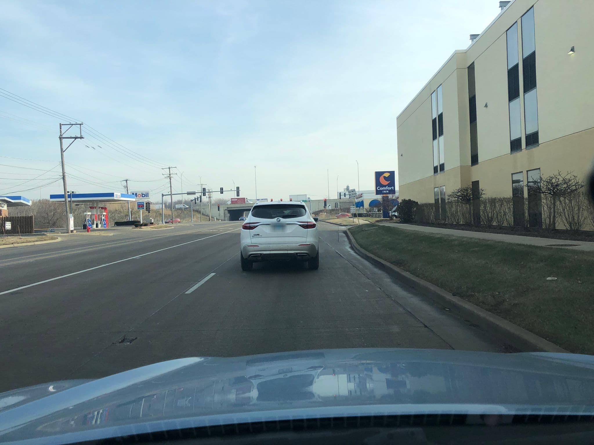 Street view near Comfort Inn, Park Ridge — © nheidenfelder91 (CC BY-SA · Mapillary)
