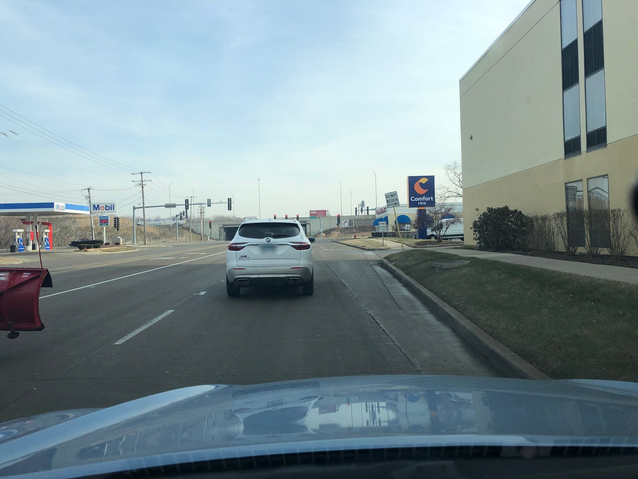 Street view near Days Inn & Suites, Park Ridge — © nheidenfelder91 (CC BY-SA · Mapillary)