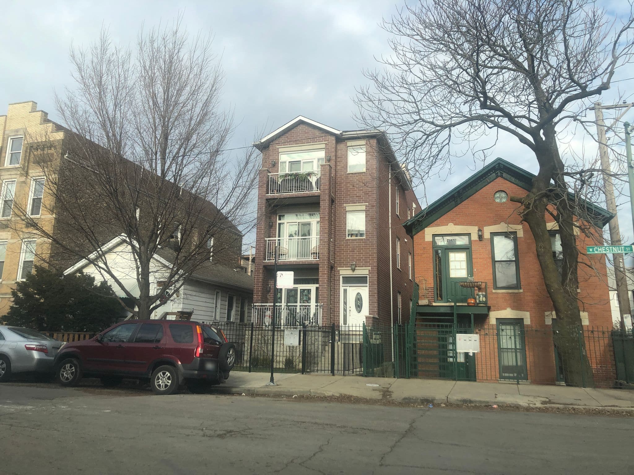 Street view near , West Town — © glendachagas (CC BY-SA · Mapillary)