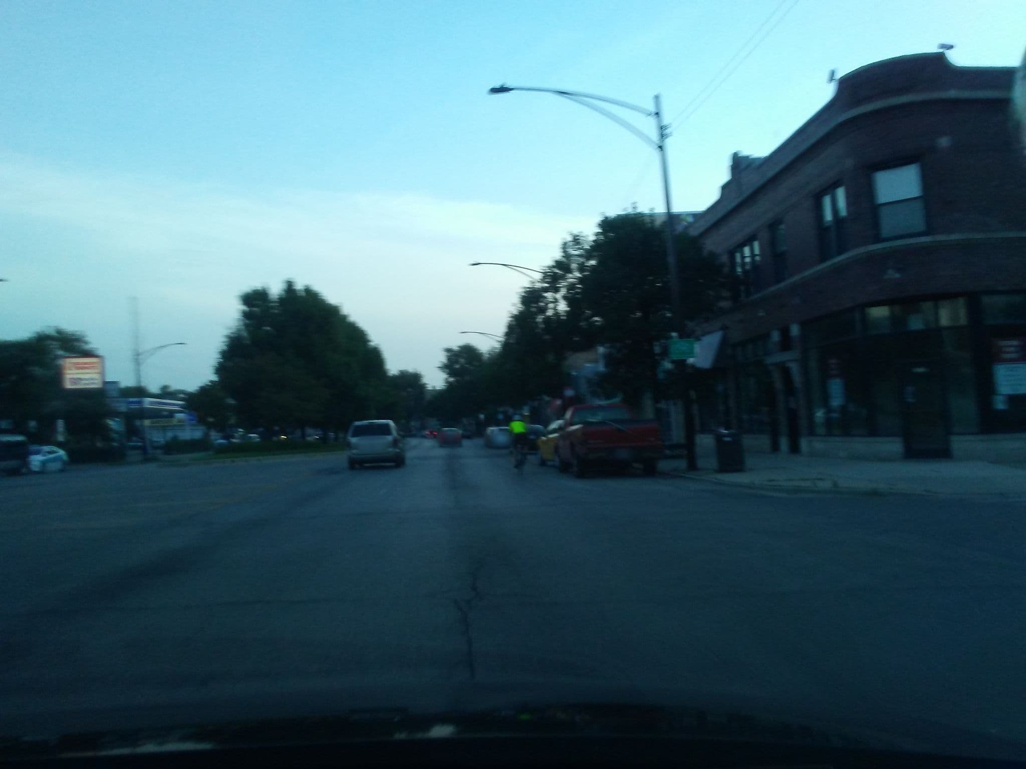 Street view near Kitty Moon Cocktail Lounge, Edgewater — © mly_ord02 (CC BY-SA · Mapillary)