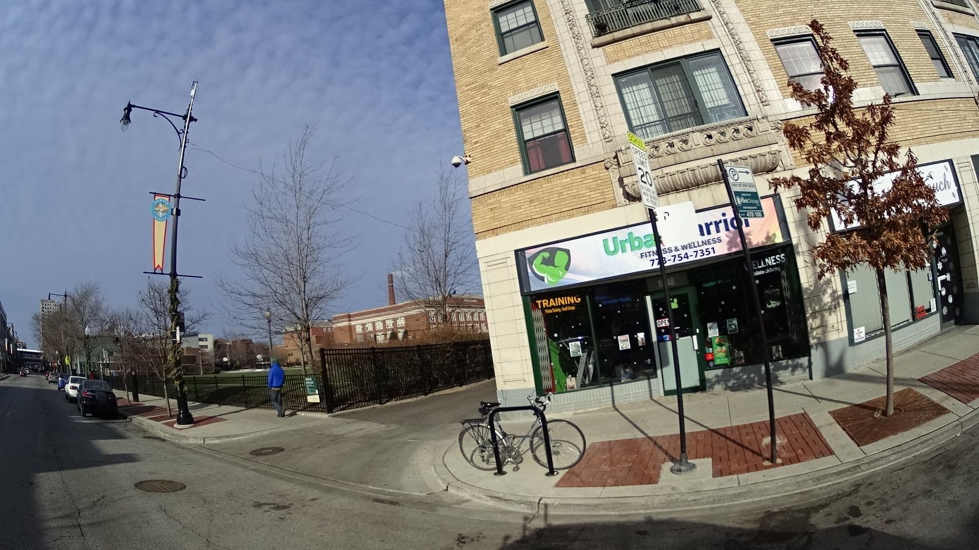 Street view near The Broadmoor Hotel, Rogers Park — © cookry (CC BY-SA · Mapillary)