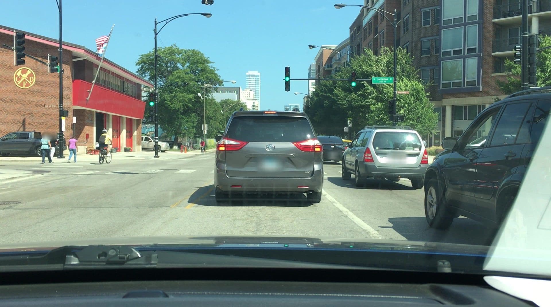 Street view near Hotel Sav, Near North Side — © lvl5 (CC BY-SA · Mapillary)