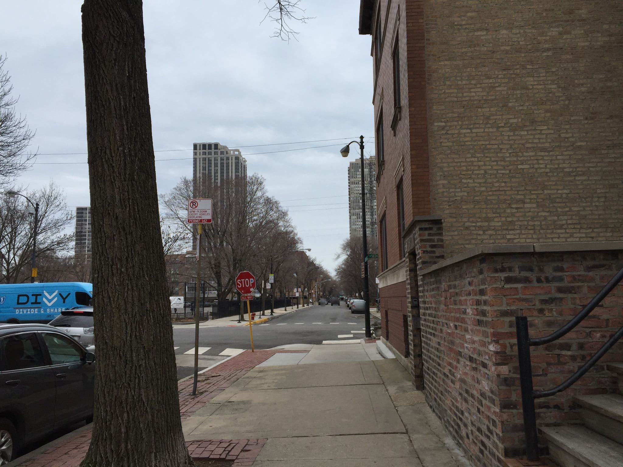 Street view near At Home Inn Chicago, Lincoln Park — © richlv (CC BY-SA · Mapillary)