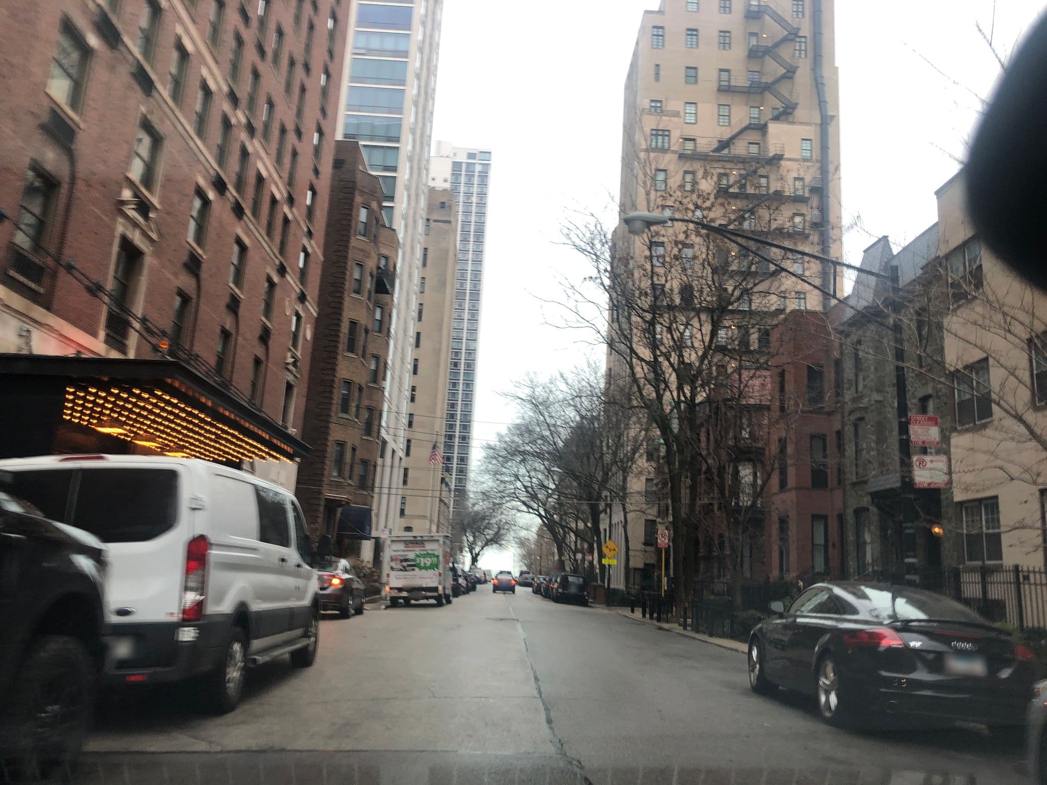 Street view near Salon 123, Near North Side — © glendachagas (CC BY-SA · Mapillary)