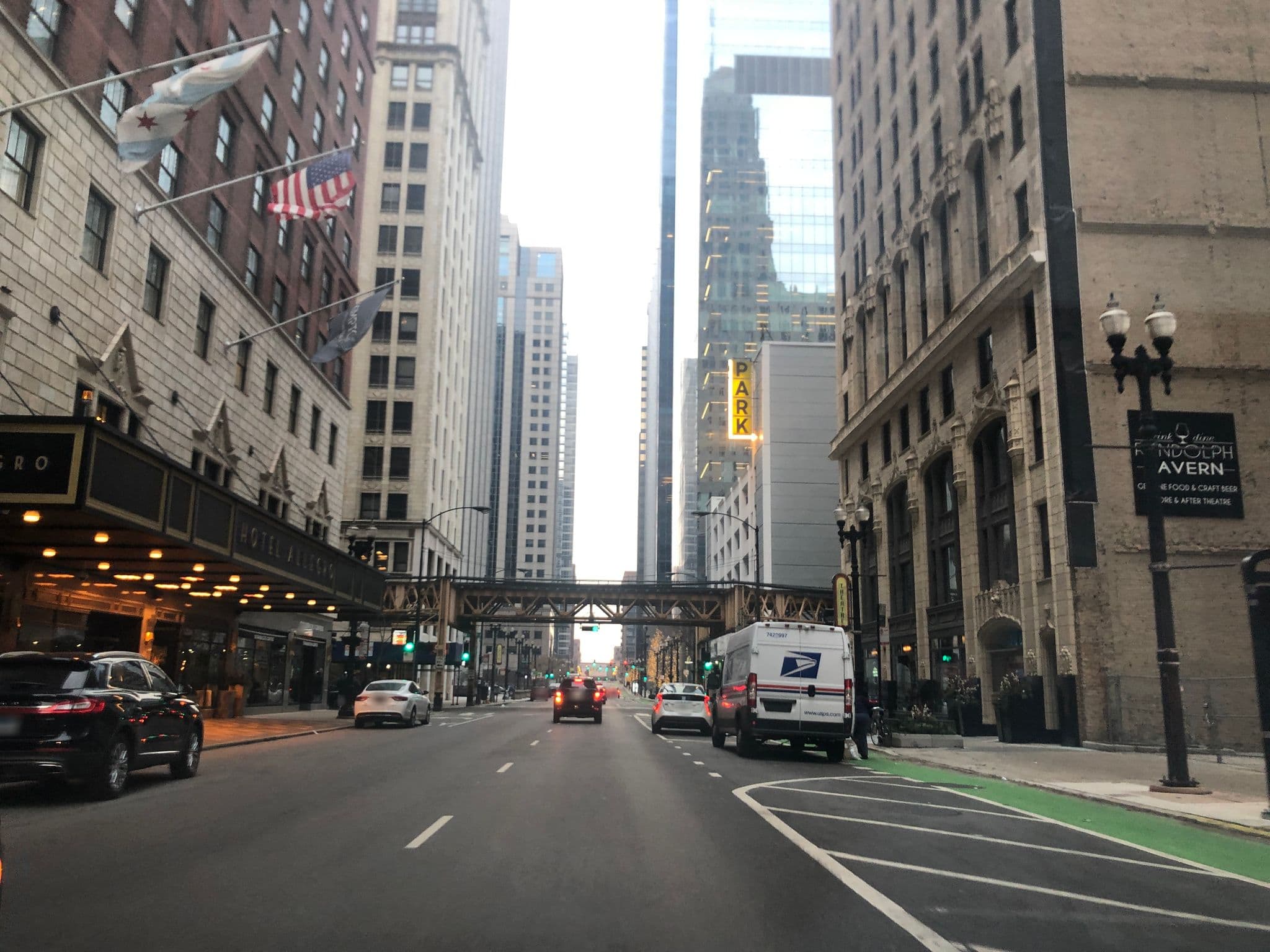 Street view near Kimpton Hotel Allegro, Chicago Loop — © glendachagas (CC BY-SA · Mapillary)