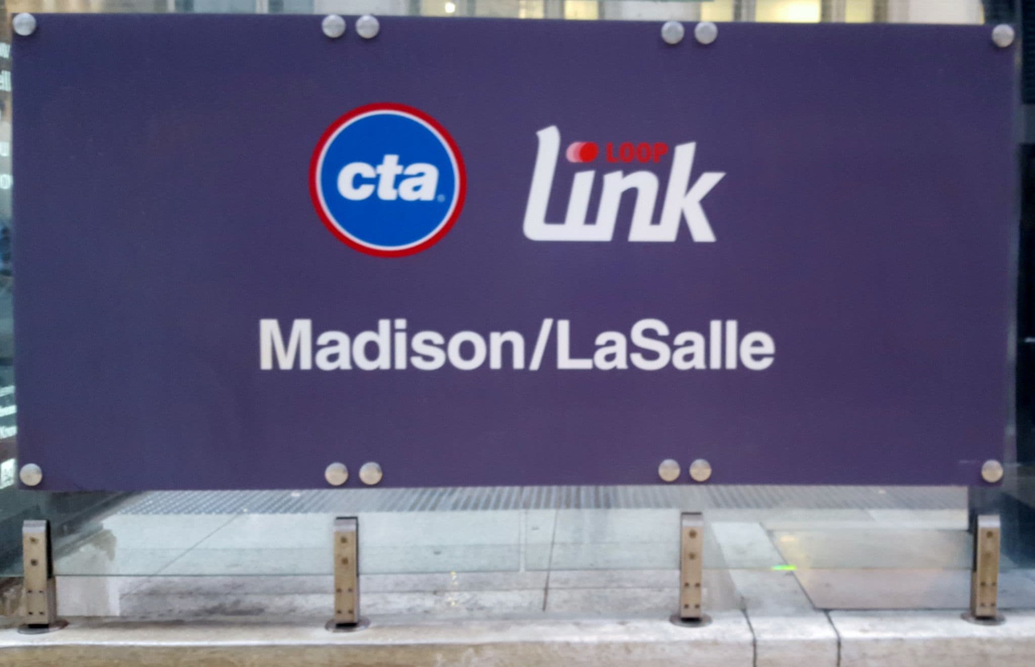 Street view near Residence Inn, Chicago Loop — © jdd (CC BY-SA · Mapillary)