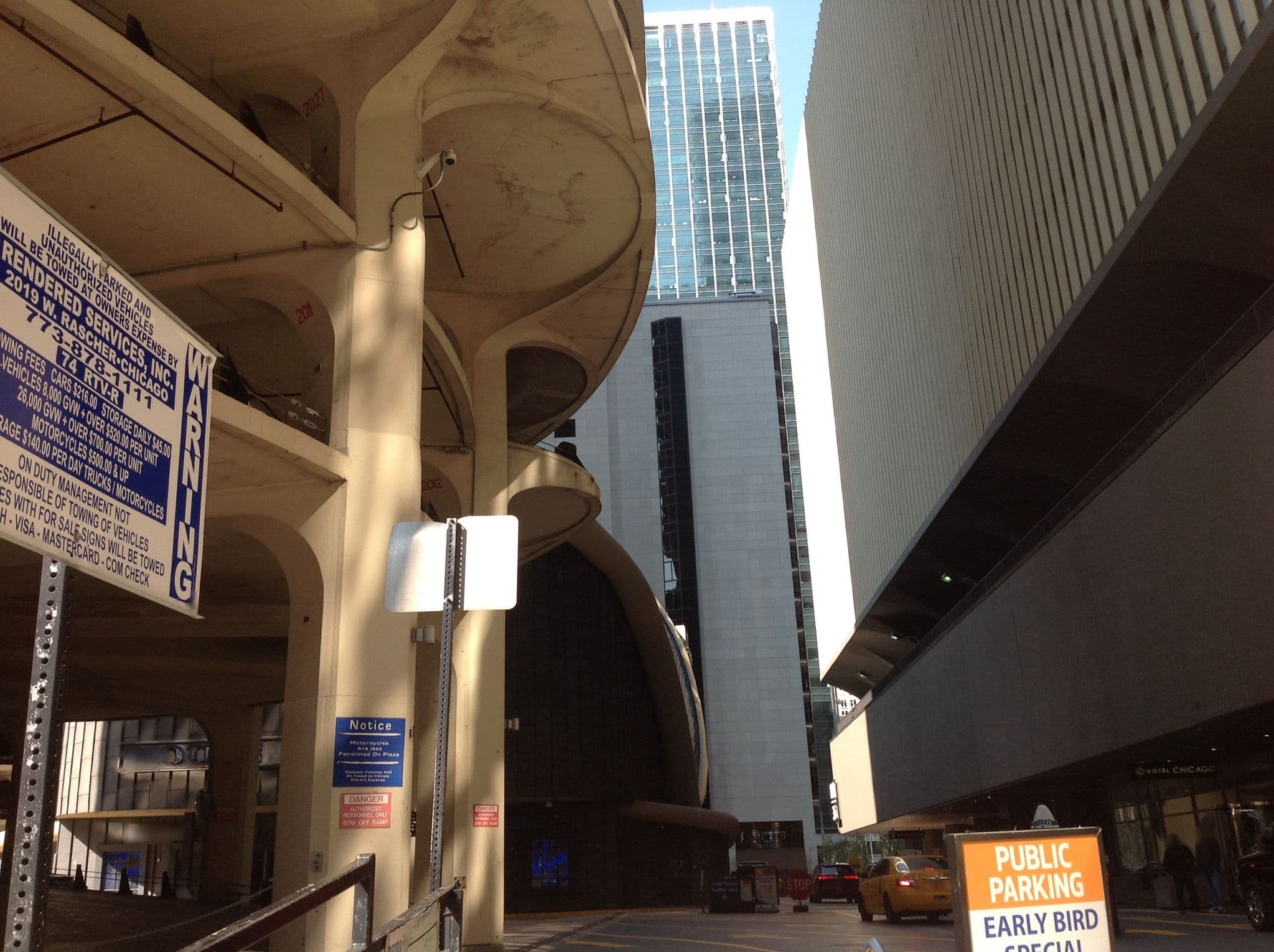 Street view near Sweet Dreams By Hotel Sax Chicago, Chicago Loop — © cocusnucifera (CC BY-SA · Mapillary)