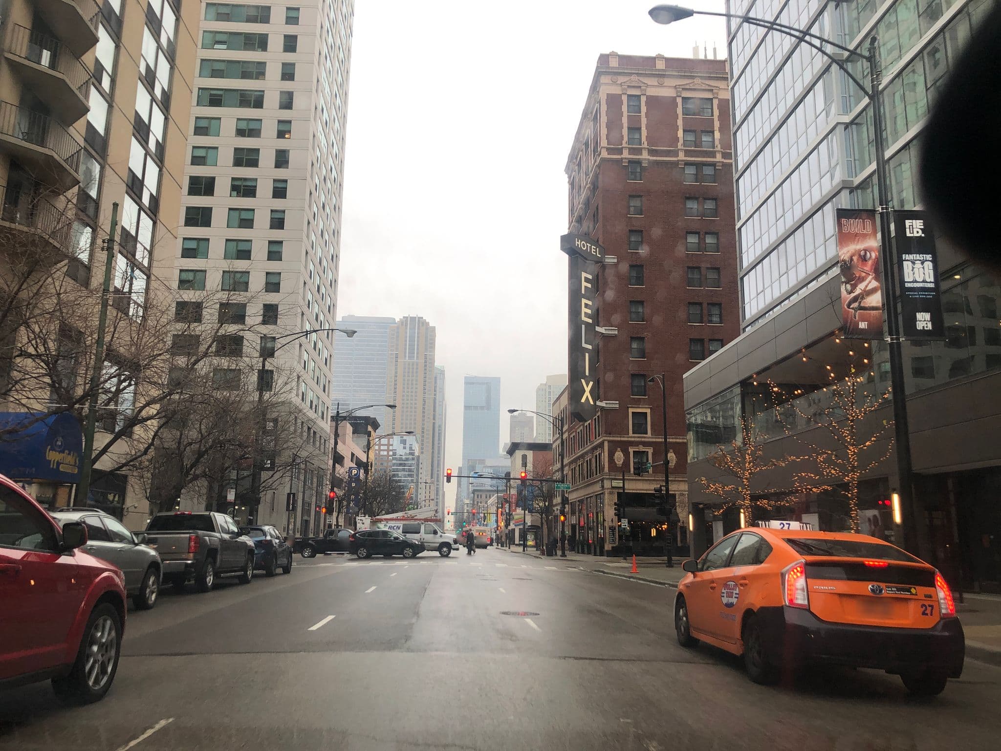 Street view near Hermitage Condominium Association, Near North Side — © glendachagas (CC BY-SA · Mapillary)