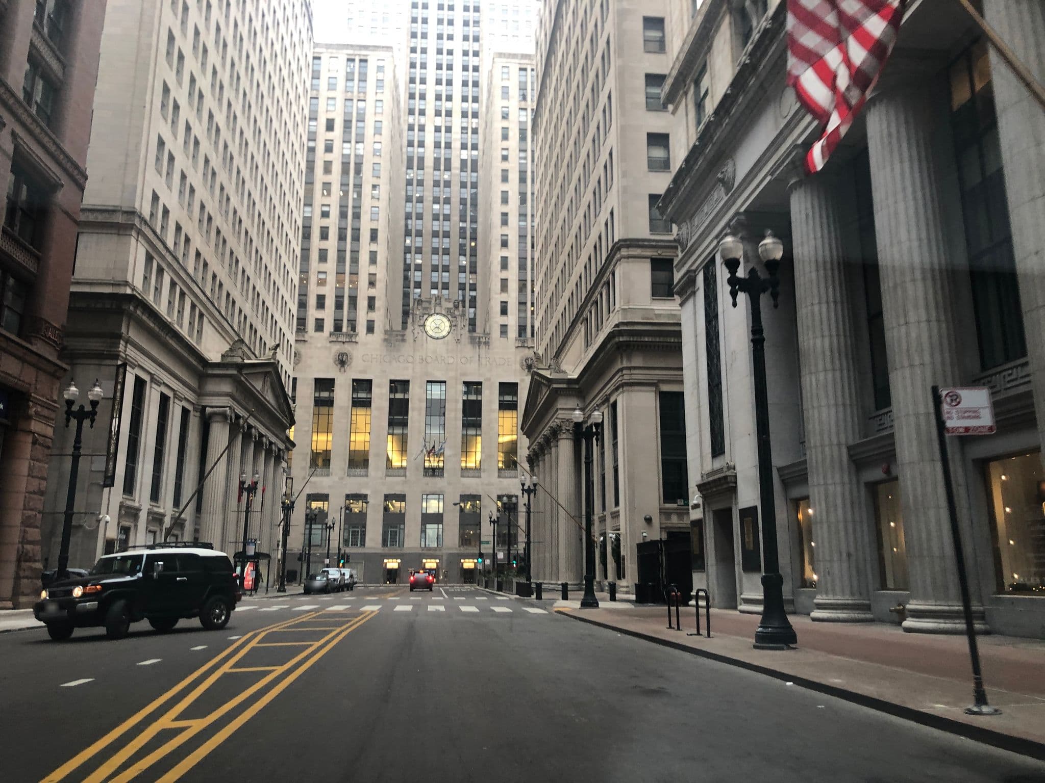 Street view near Lincoln Suite, Chicago Loop — © glendachagas (CC BY-SA · Mapillary)