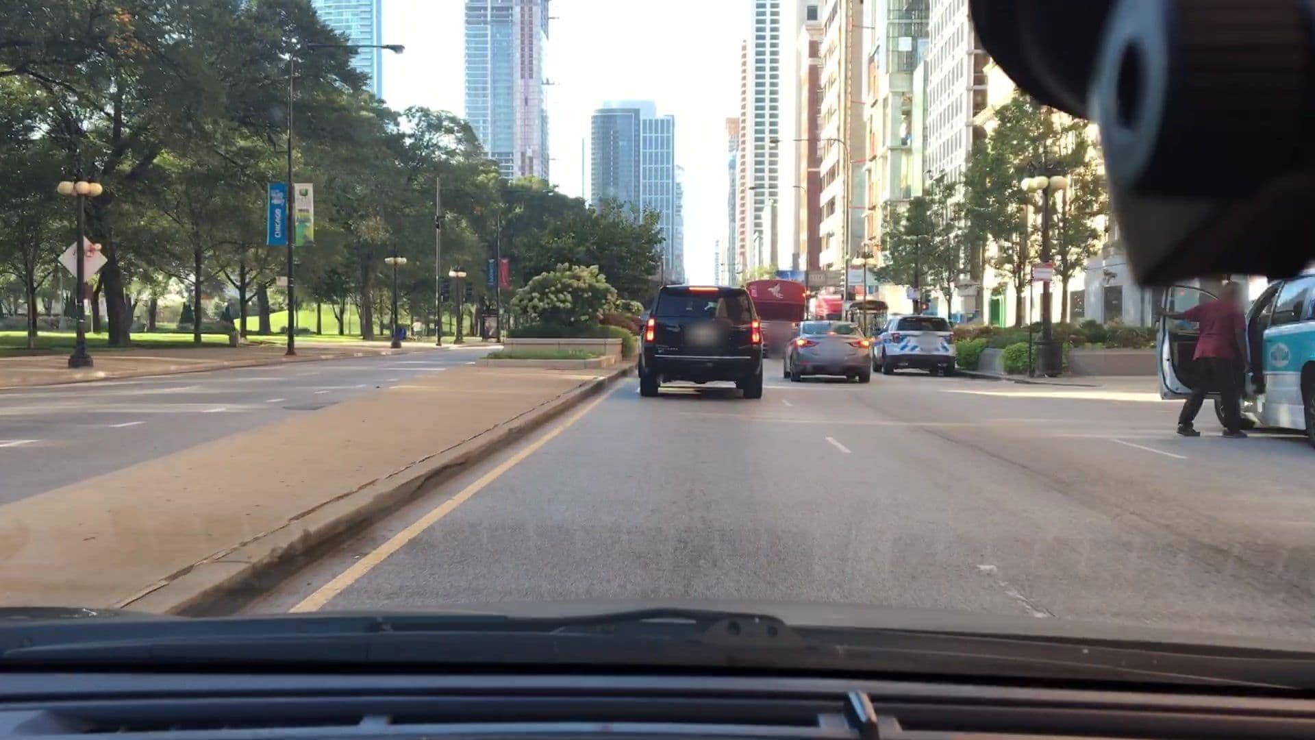Street view near Hilton Swimming Pool & Sauna, Chicago Loop — © lvl5 (CC BY-SA · Mapillary)