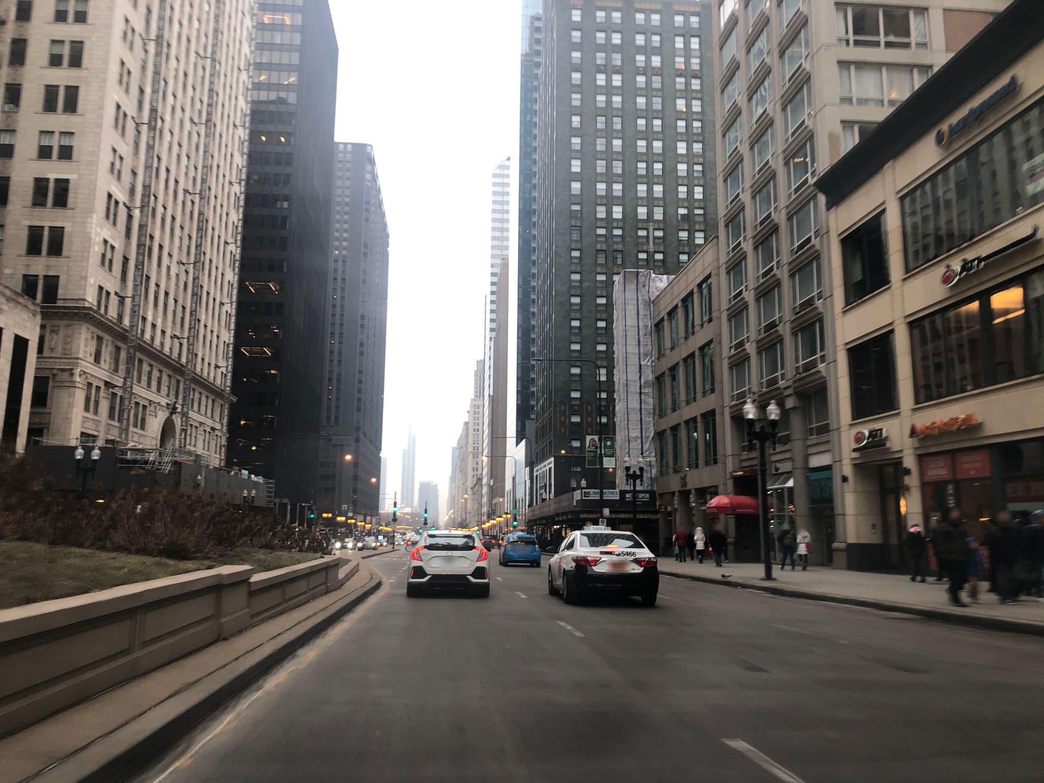 Street view near Dint, Chicago Loop — © glendachagas (CC BY-SA · Mapillary)