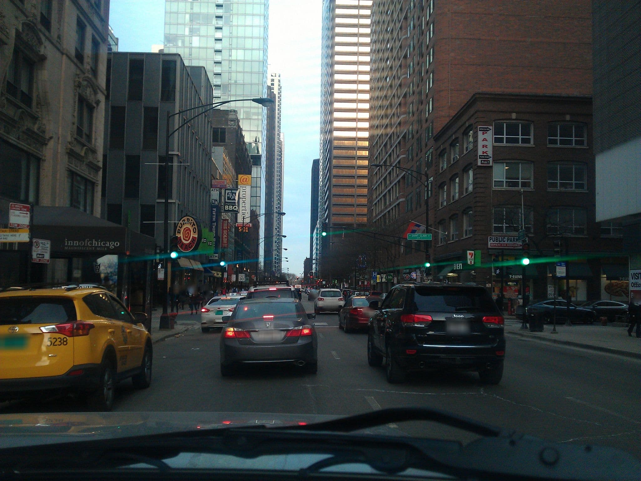 Street view near Inn Of Chicago, Near North Side — © zuse (CC BY-SA · Mapillary)