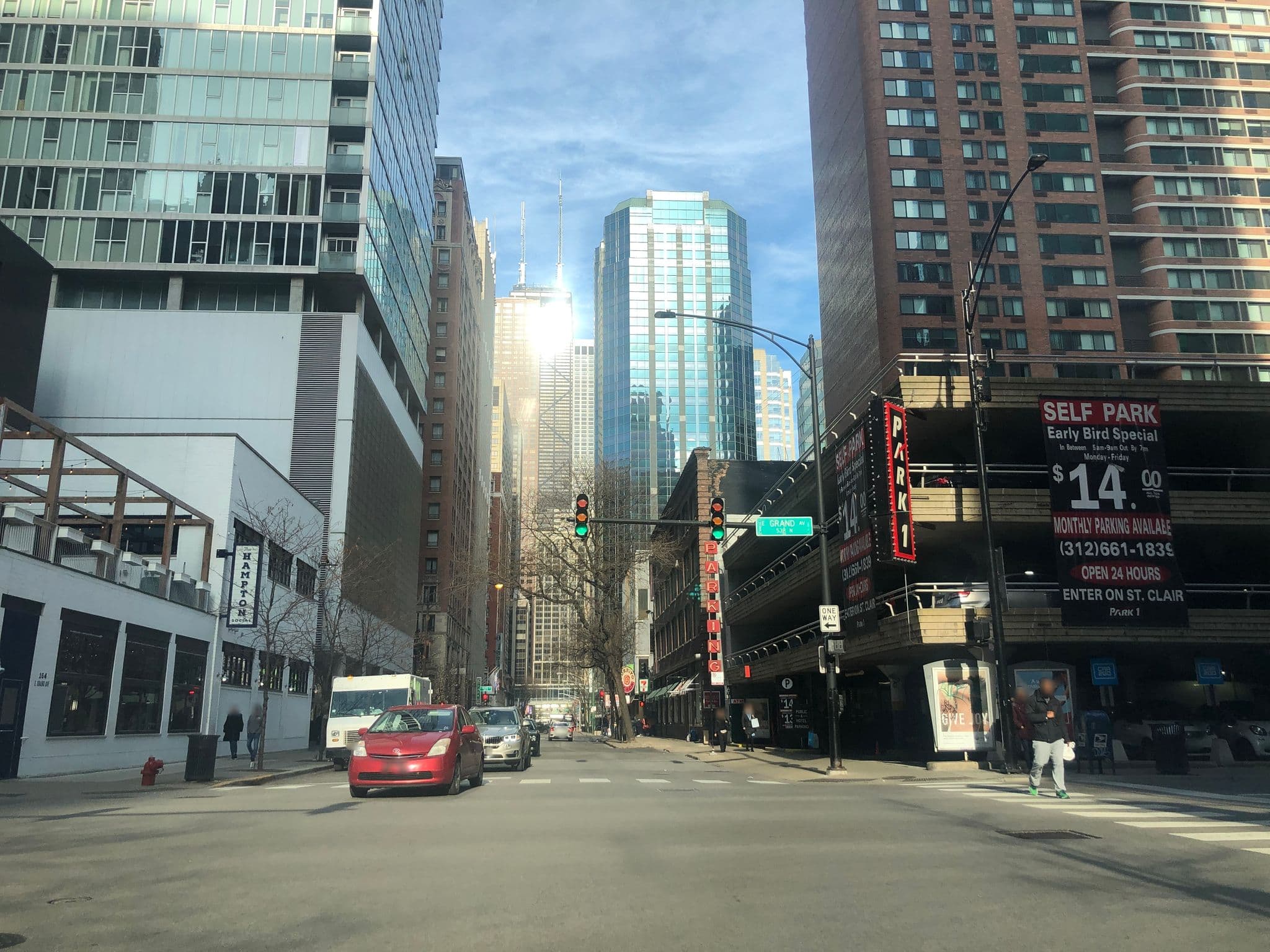 Street view near Ronald McDonald House, Chicago Loop — © glendachagas (CC BY-SA · Mapillary)