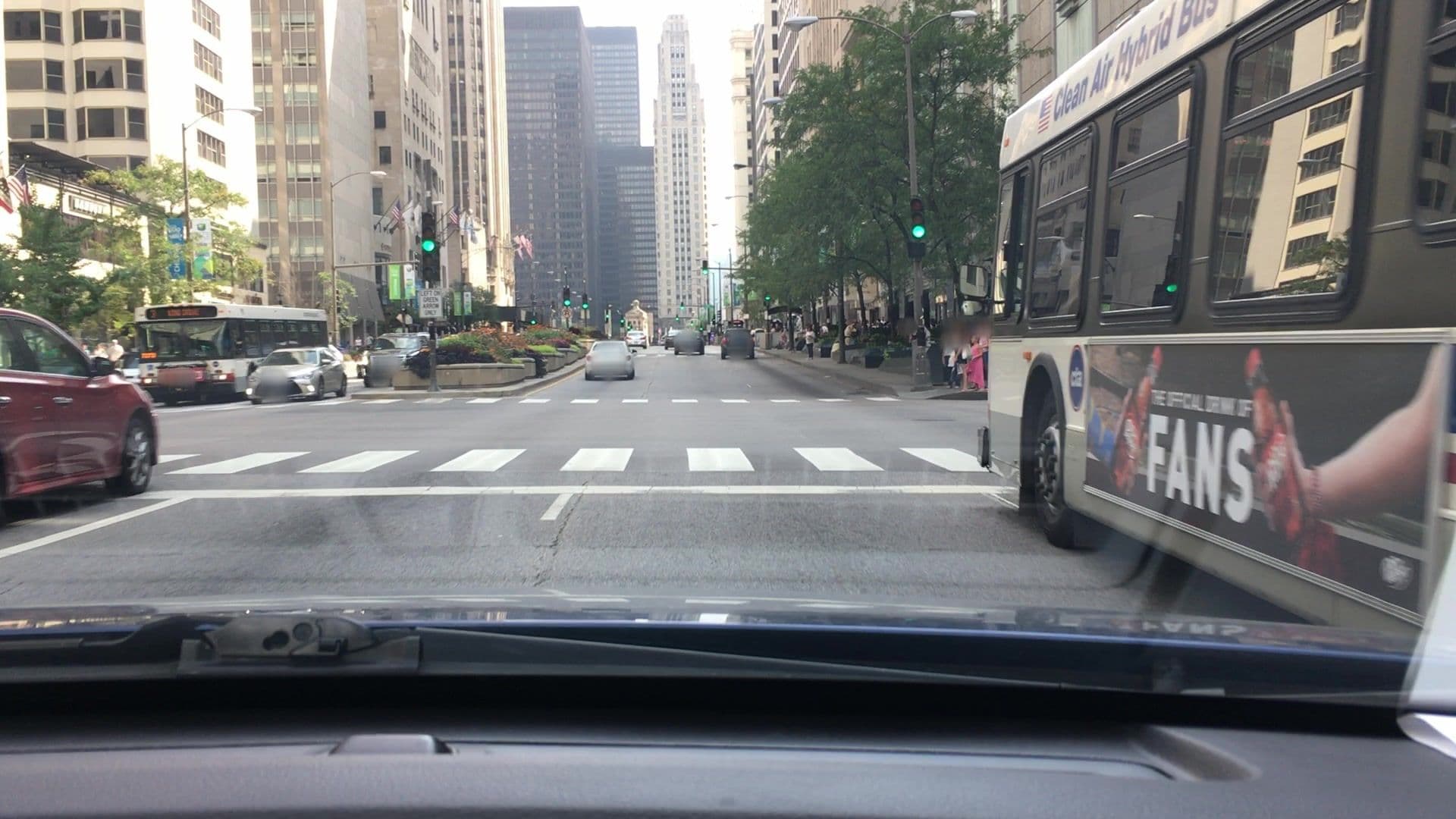 Street view near Sun deck at marriott, Chicago Loop — © lvl5 (CC BY-SA · Mapillary)