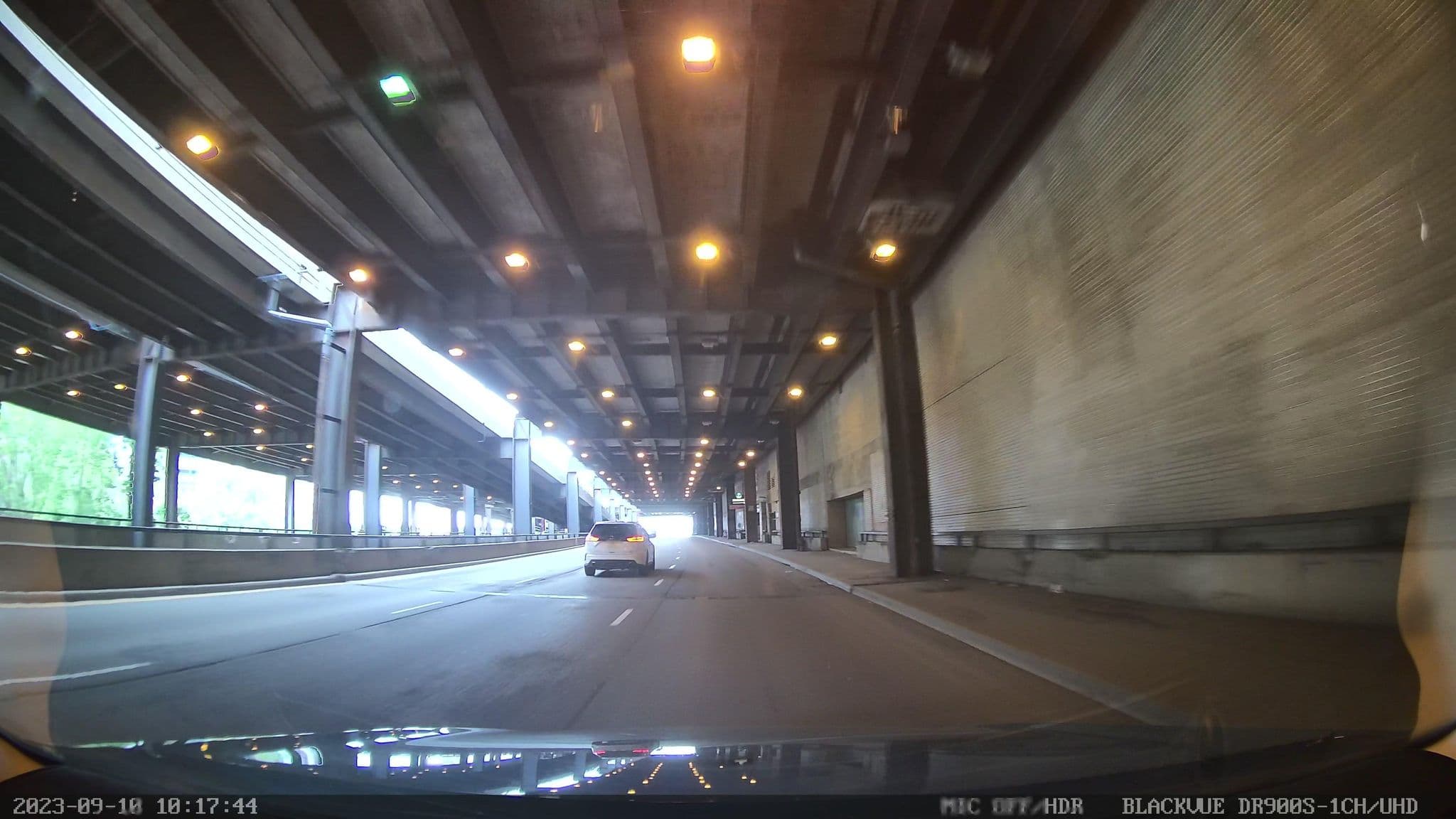 Street view near Sheraton Towers Swimming Pool, Chicago Loop — © smichae (CC BY-SA · Mapillary)
