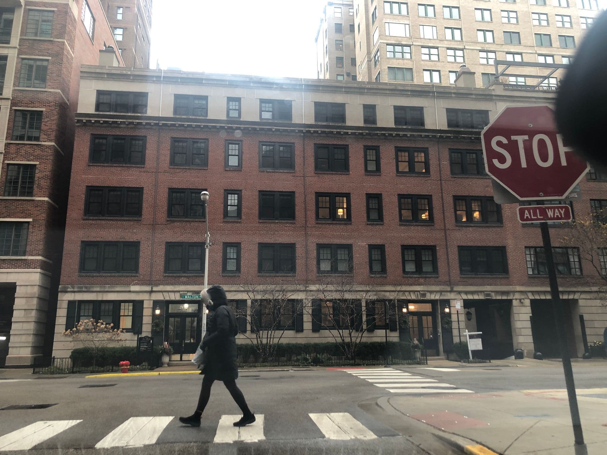Street view near Residence Inn Chicago Downtown/Magnificent Mile, Near North Side — © glendachagas (CC BY-SA · Mapillary)