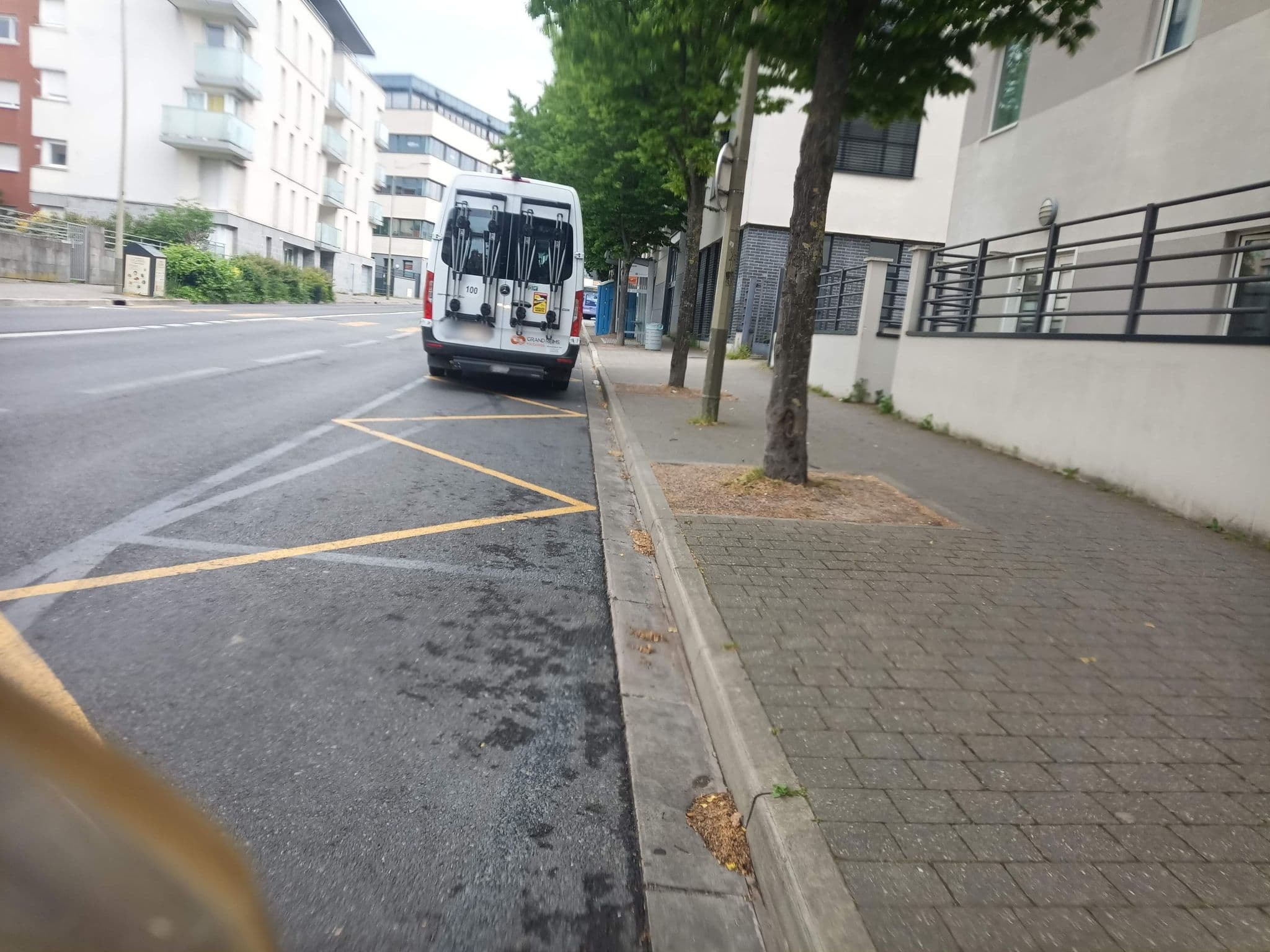 Street view near B&B Hôtel Reims Centre Gare, Reims — © connermacleod69 (CC BY-SA · Mapillary)