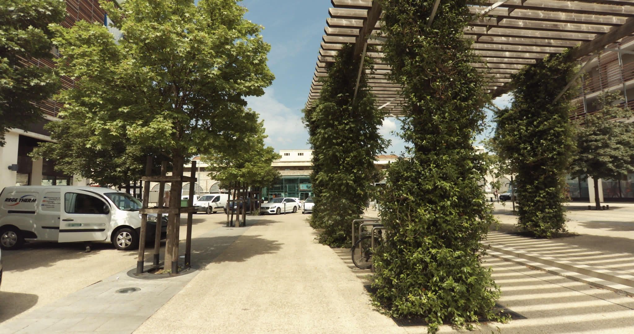 Street view near Ibis Budget, Nîmes — © sogefi (CC BY-SA · Mapillary)