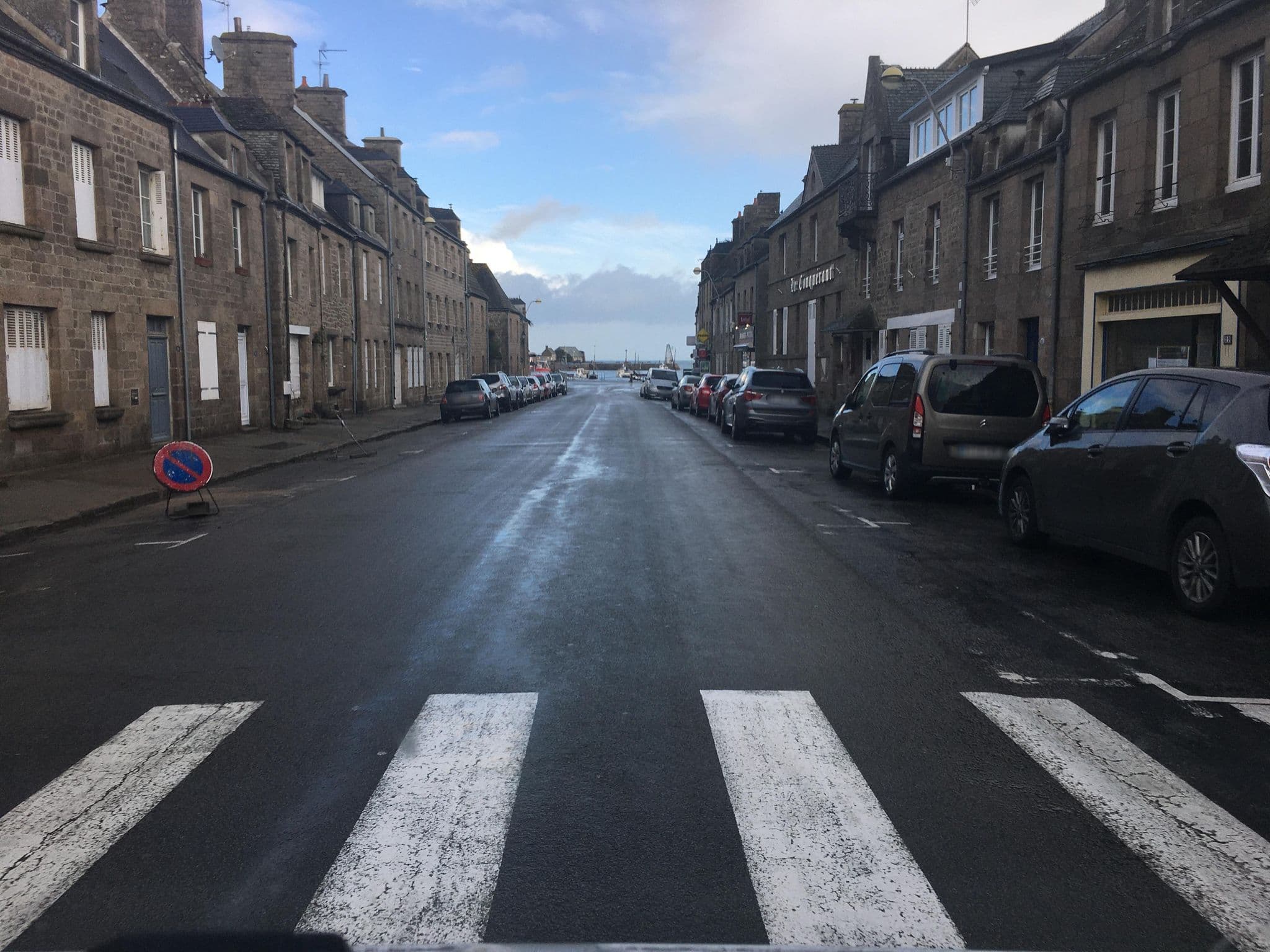 Street view near Le Conquérant, Réville — © raymond (CC BY-SA · Mapillary)