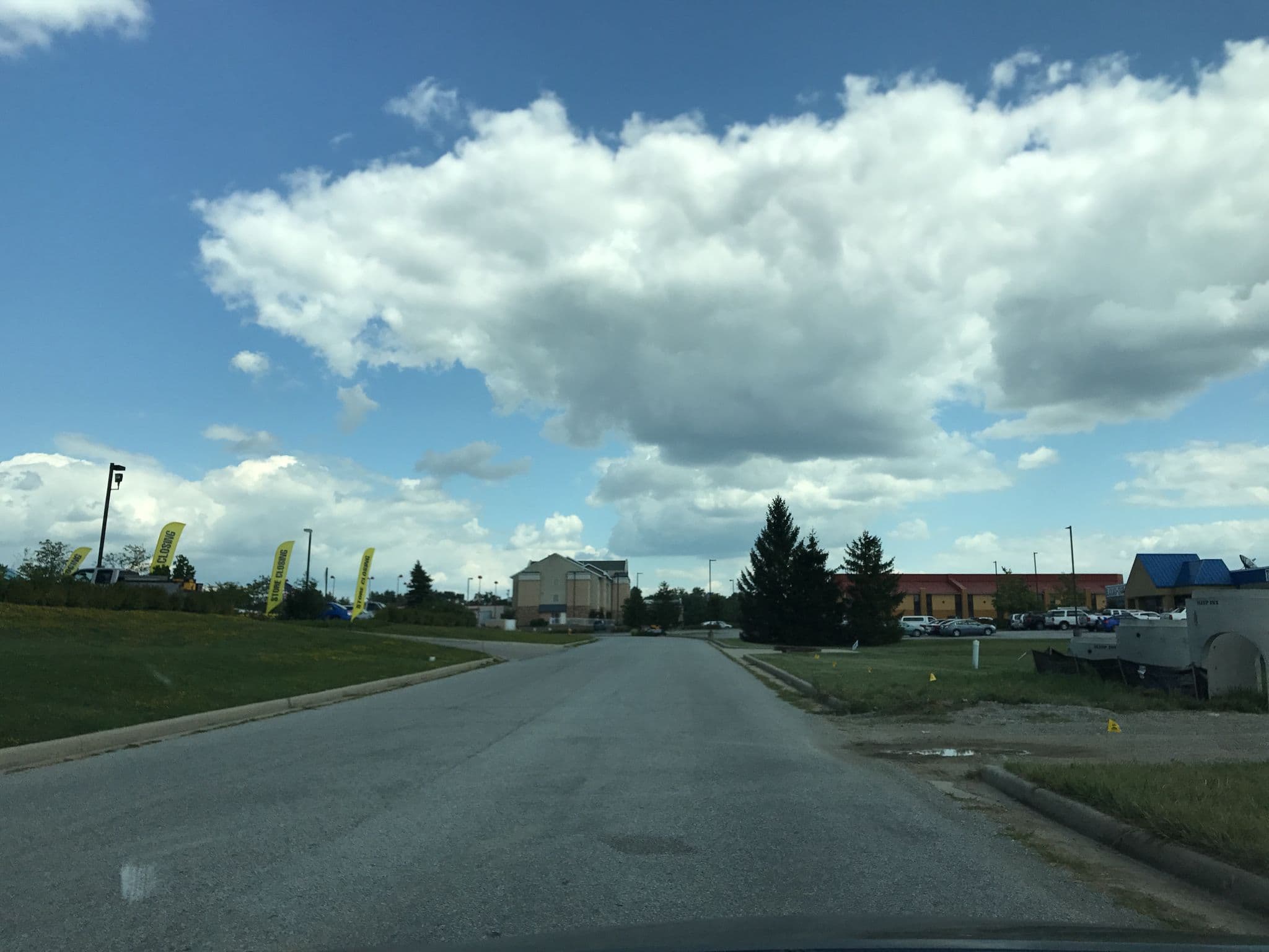 Street view near Avid Hotel, Fort Wayne — © mdroads (CC BY-SA · Mapillary)