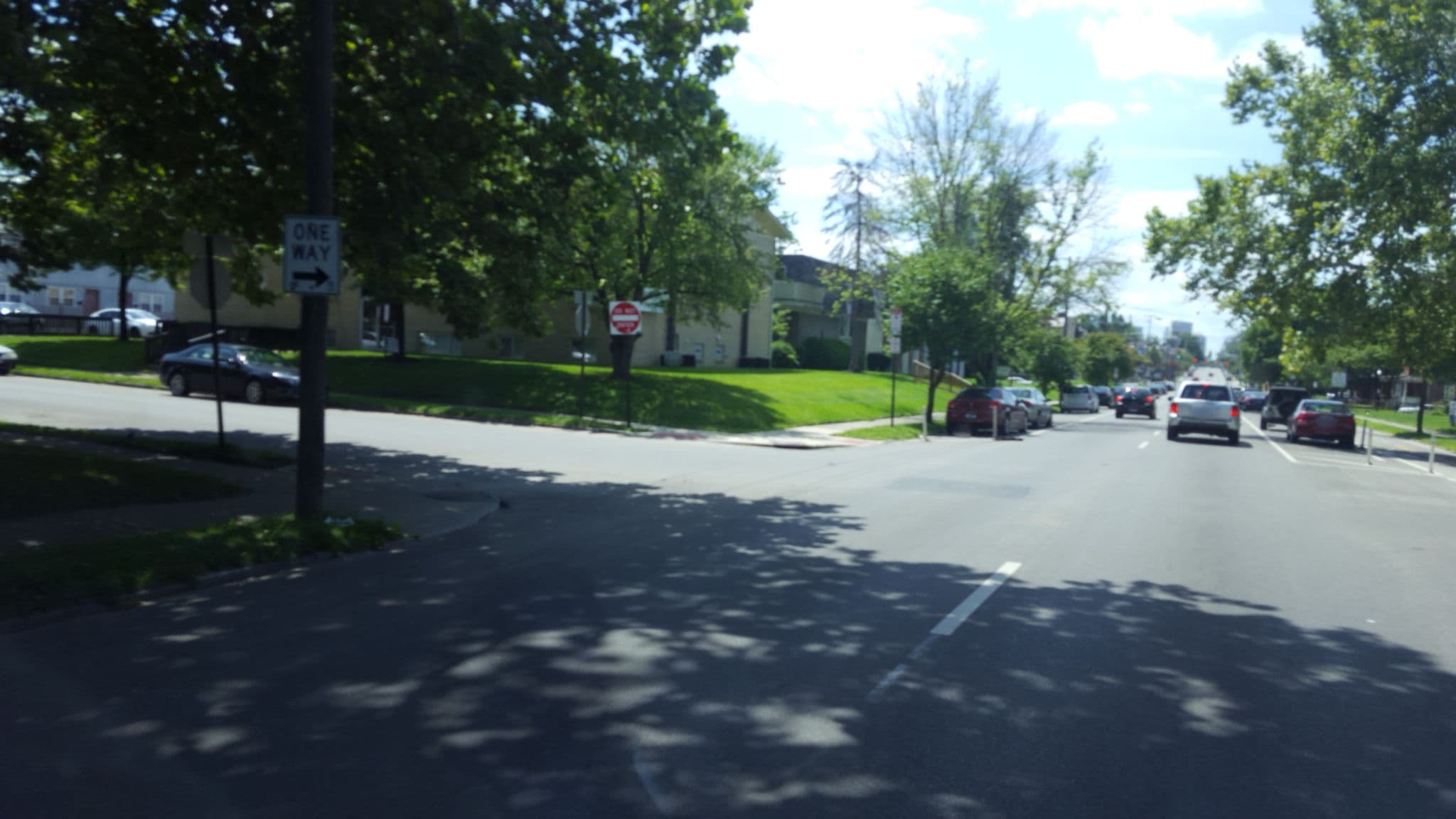 Street view near Red White & Brew Hotel, Grandview Heights — © jbthemilker (CC BY-SA · Mapillary)