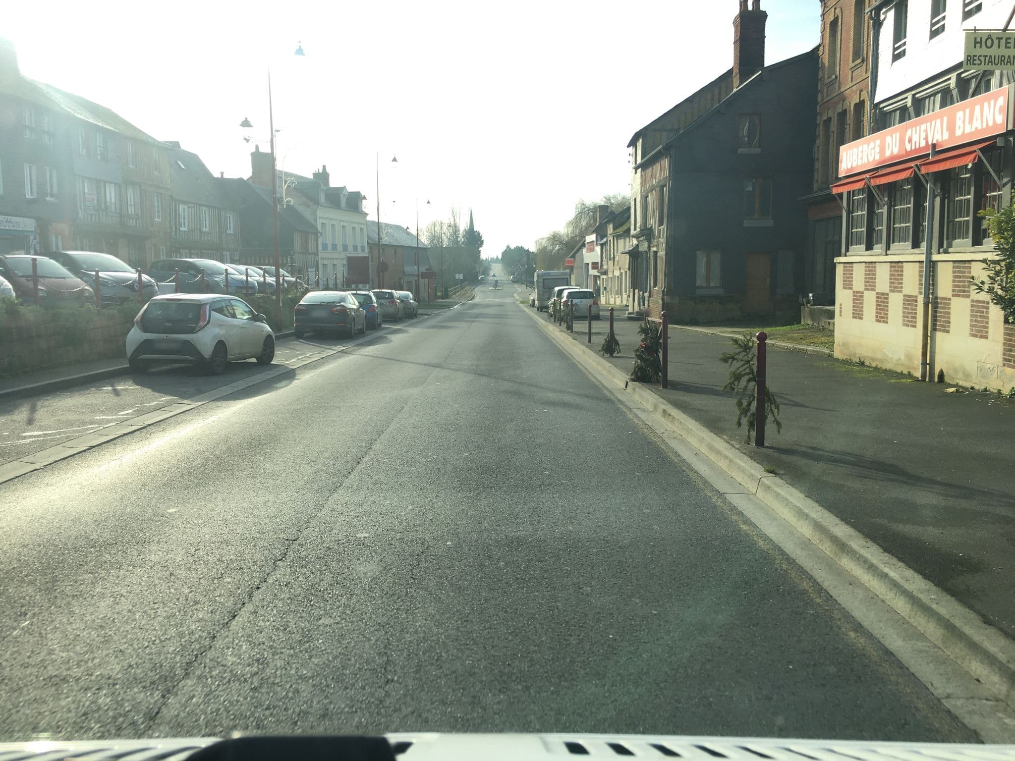 Street view near Auberge du Cheval Blanc, Cambremer — © raymond (CC BY-SA · Mapillary)