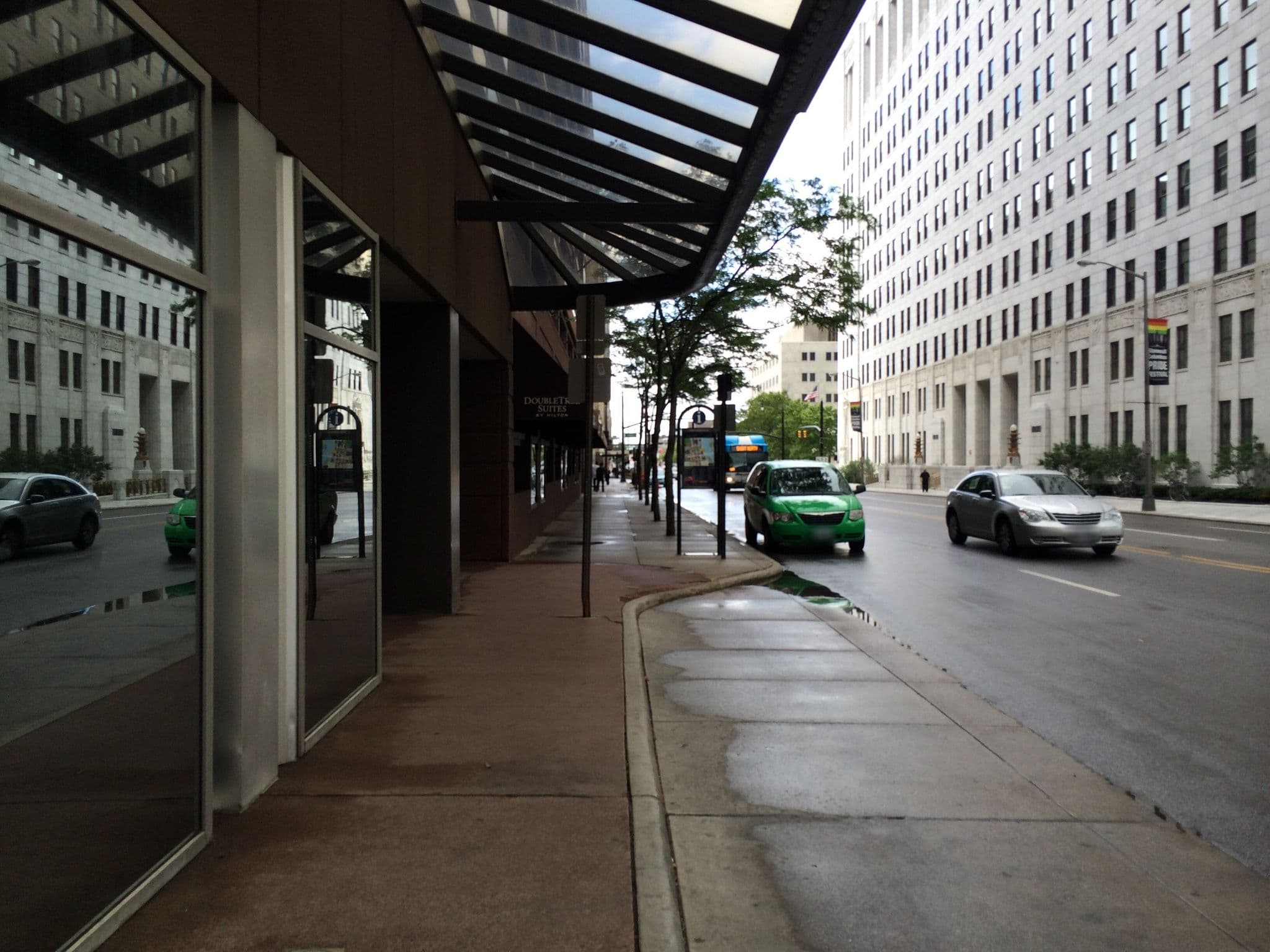 Street view near Hilton, Columbus — © halffloat (CC BY-SA · Mapillary)