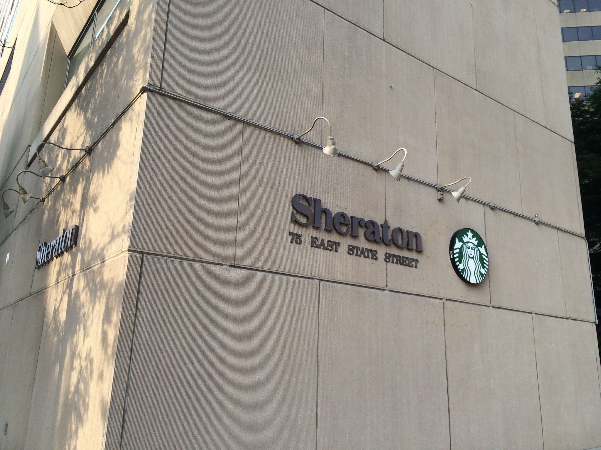 Street view near Room 1718, Columbus — © jesolem (CC BY-SA · Mapillary)