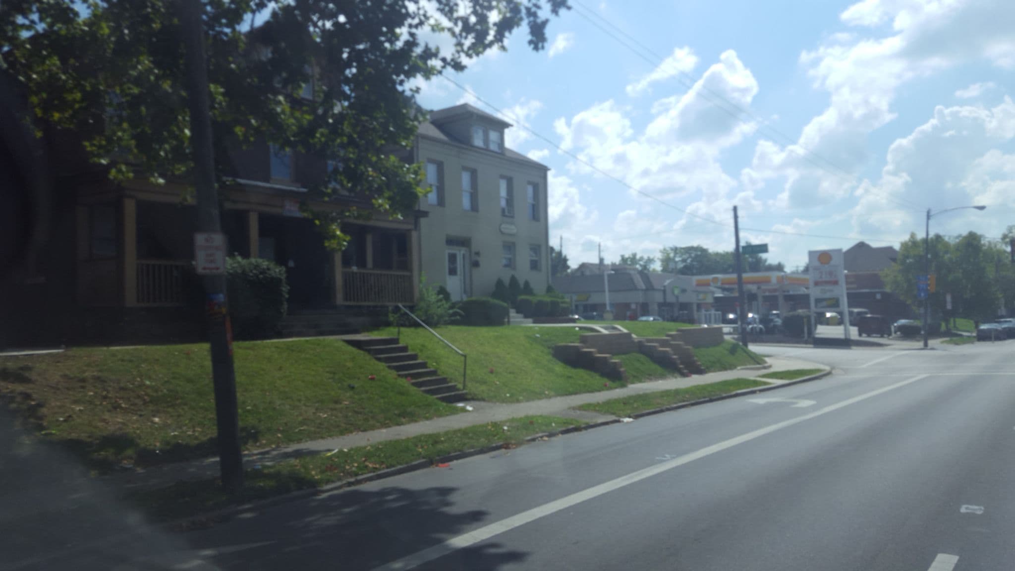 Street view near Summit Stripper Saloon, Grandview Heights — © jbthemilker (CC BY-SA · Mapillary)