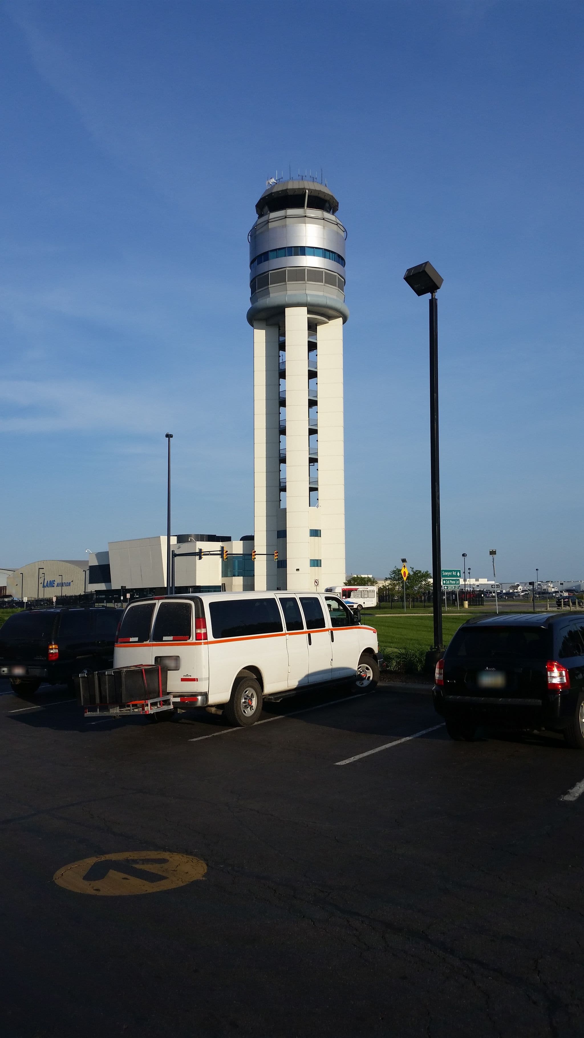 Street view near Americas Best Value Inn Columbus Airport, Gahanna — © jbthemilker (CC BY-SA · Mapillary)