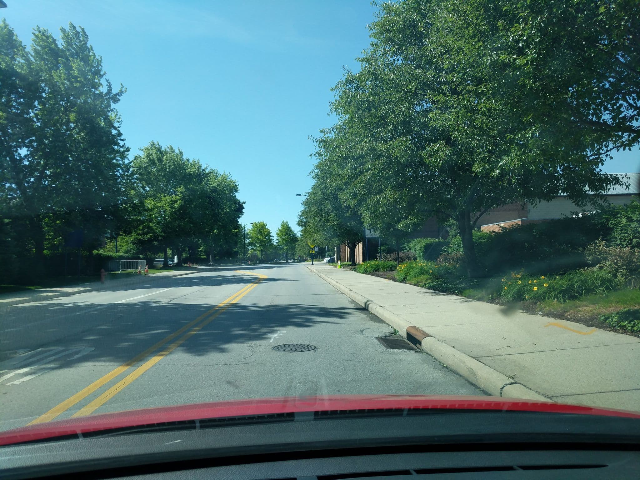 Street view near Hilton Swimming Pool, Minerva Park — © pqse (CC BY-SA · Mapillary)