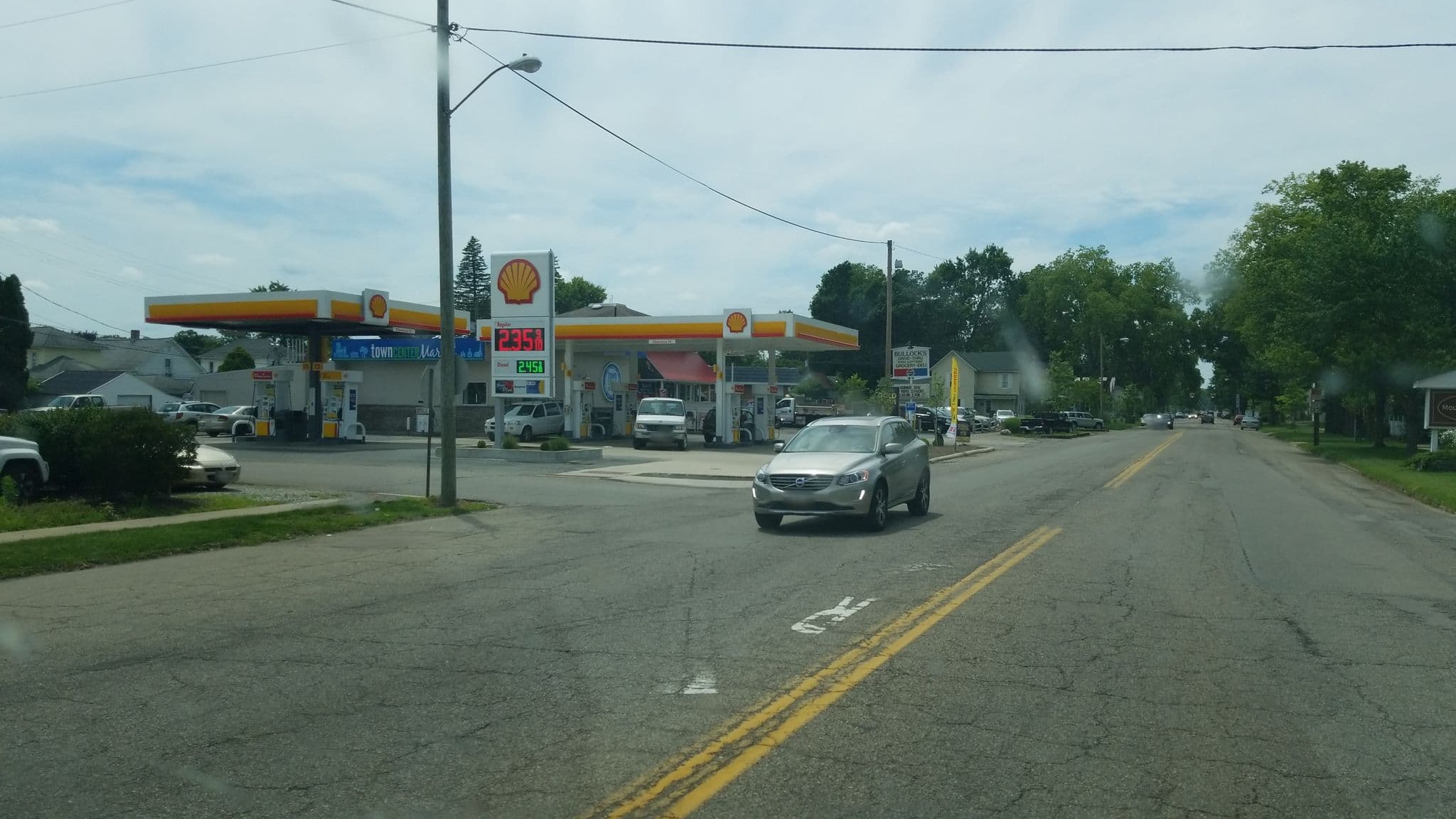 Street view near The Mount Vernon Inn, Gambier — © jbthemilker (CC BY-SA · Mapillary)