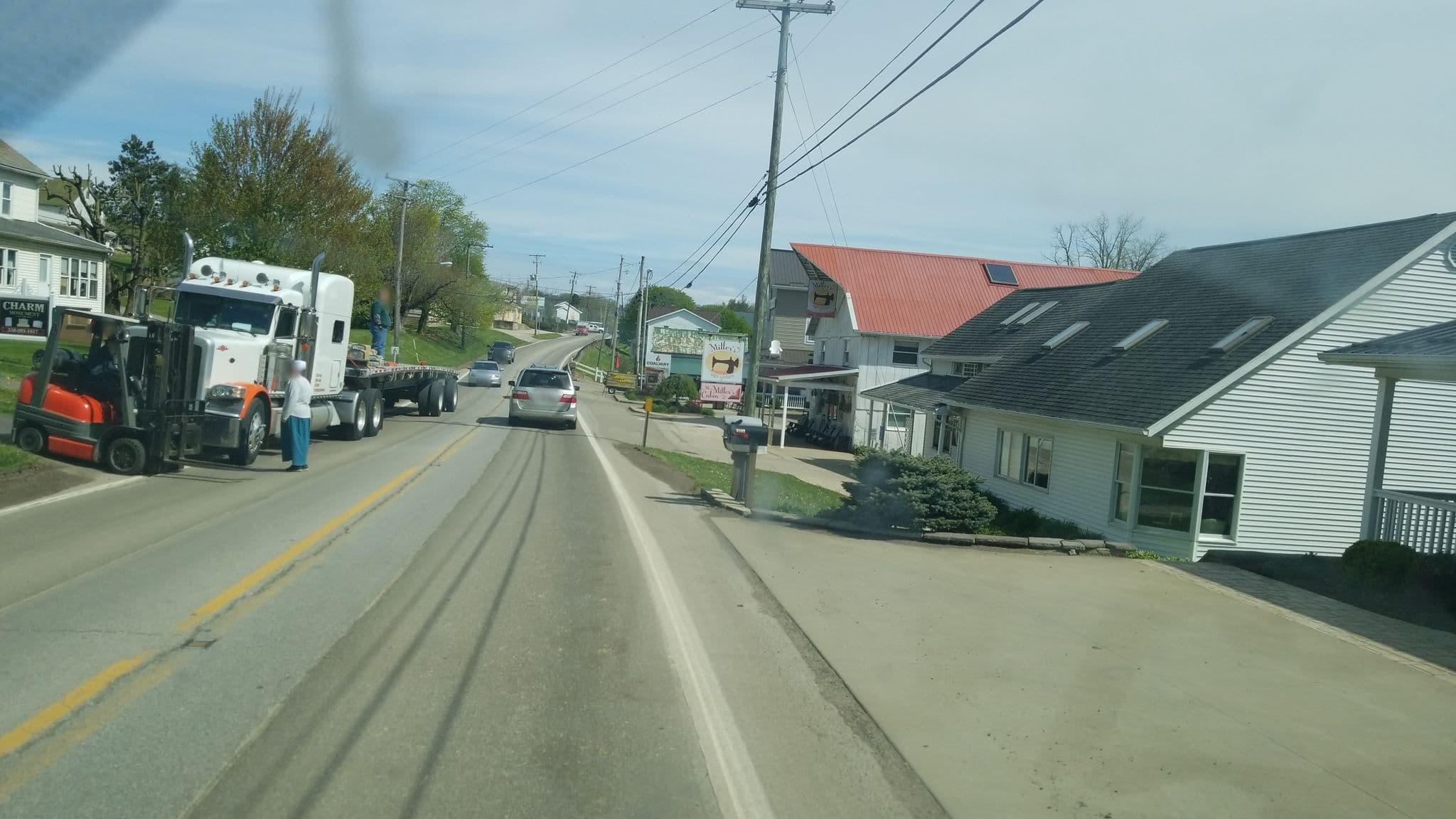 Street view near Mrs. Miller's Cabin, Millersburg — © jbthemilker (CC BY-SA · Mapillary)