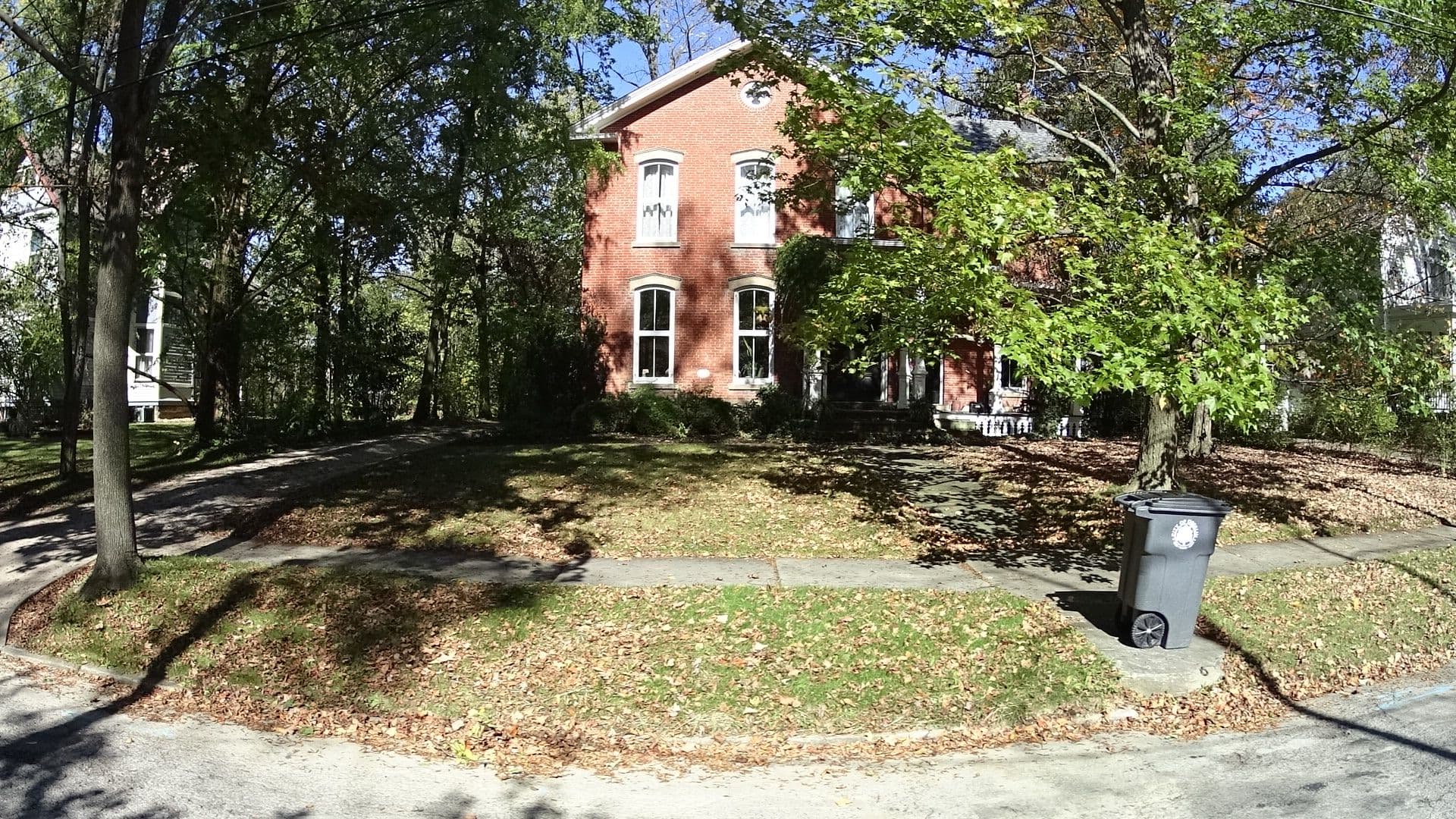 Street view near Buckeye and The Frog Bed and Breakfast, Oberlin — © loraincoauditor (CC BY-SA · Mapillary)