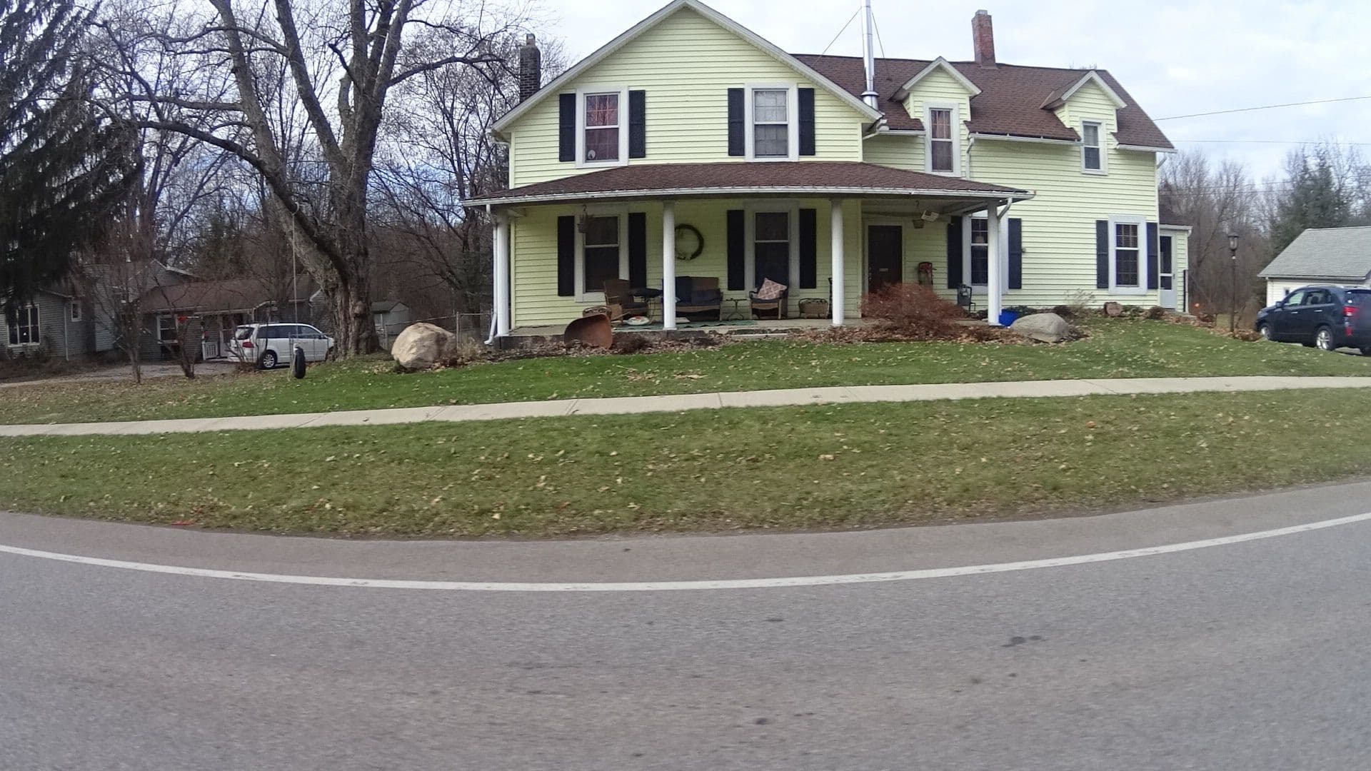 Street view near Masons Iceberg, North Ridgeville — © loraincoauditor (CC BY-SA · Mapillary)