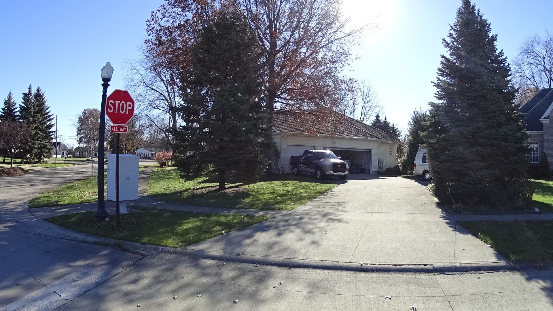 Street view near The Rutgers Resort, Elyria — © loraincoauditor (CC BY-SA · Mapillary)