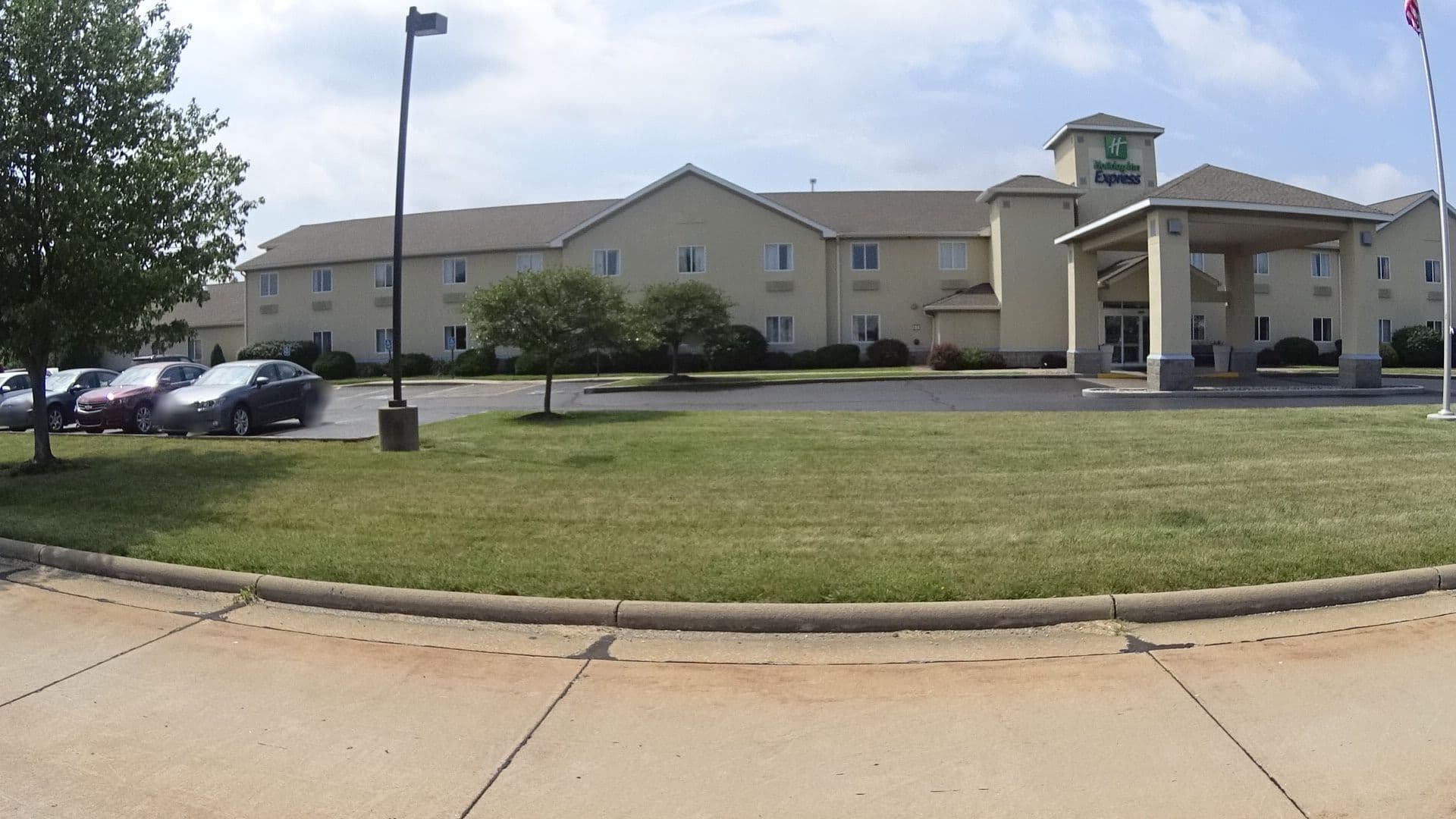 Street view near Holiday Inn Express Cleveland-Vermilion, Vermilion — © mwroblewski (CC BY-SA · Mapillary)
