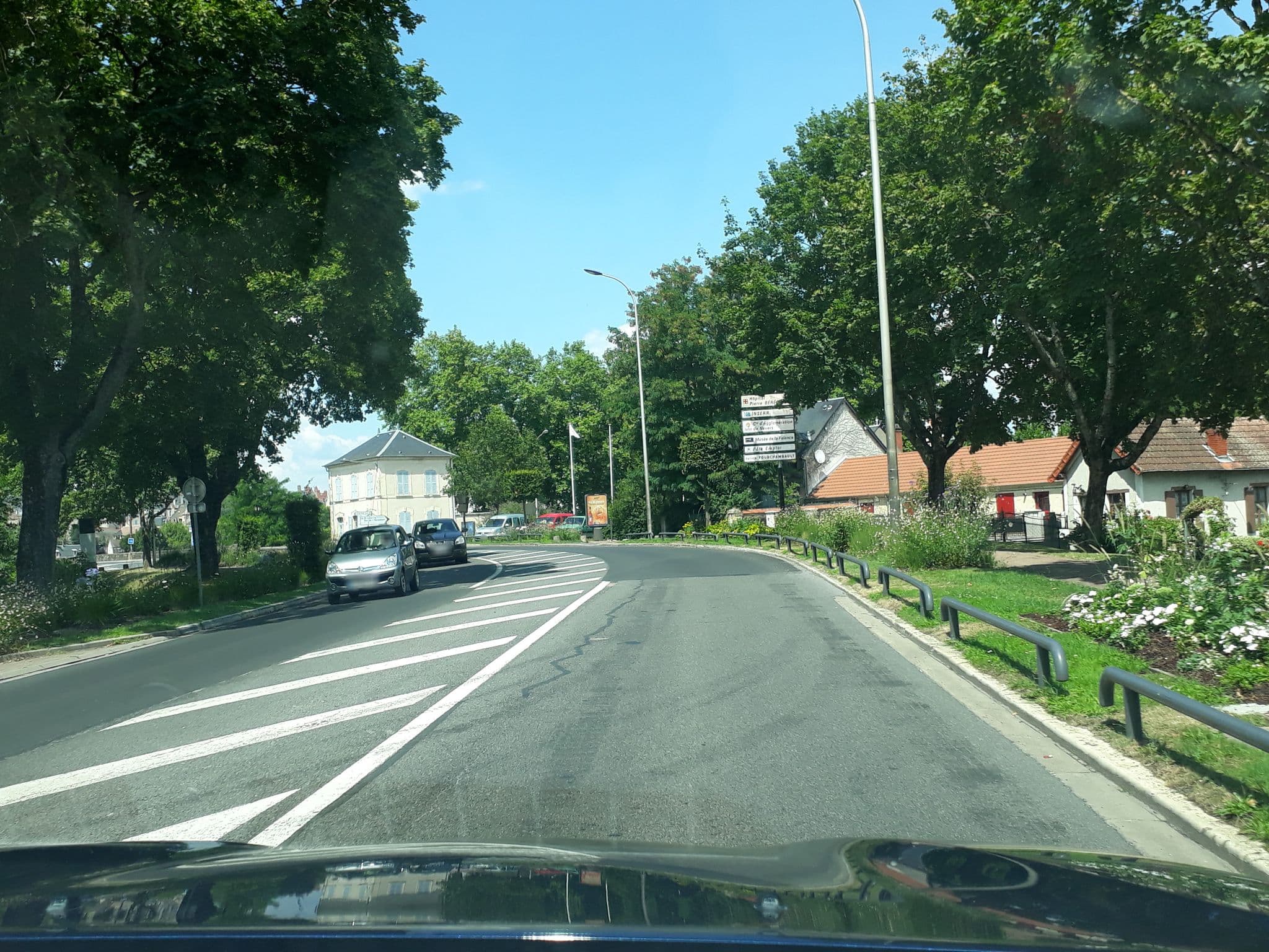 Street view near Ibis, Nevers — © df45 (CC BY-SA · Mapillary)