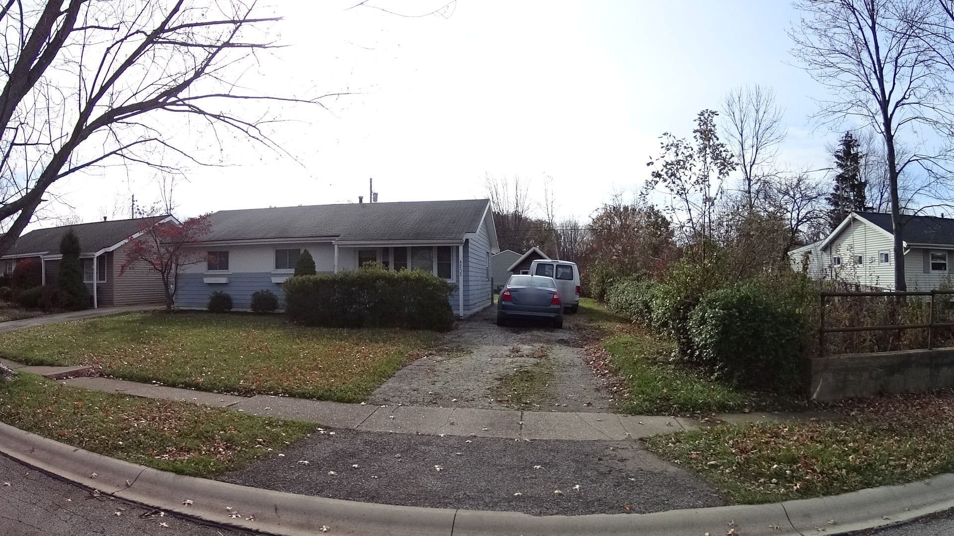 Street view near broke boat :-(, Sheffield Lake — © loraincoauditor (CC BY-SA · Mapillary)