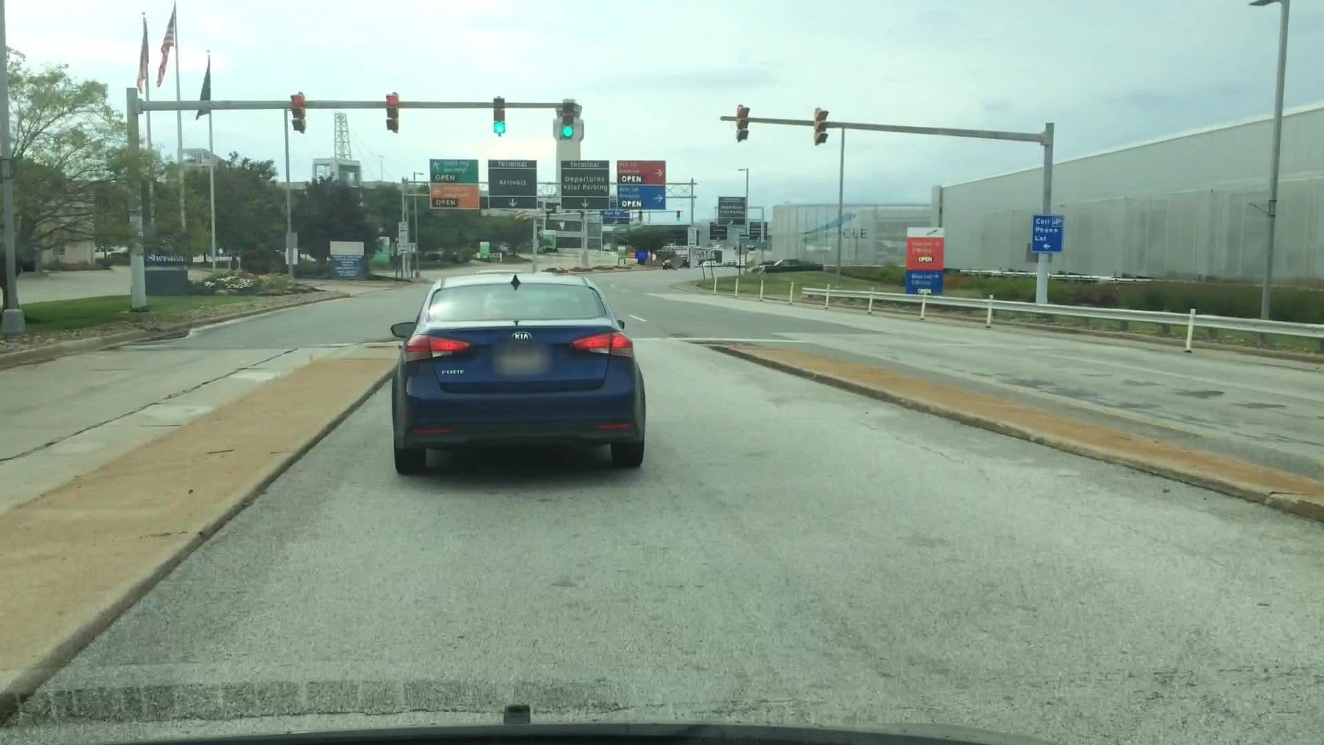 Street view near Host Marriott, Brook Park — © lvl5 (CC BY-SA · Mapillary)