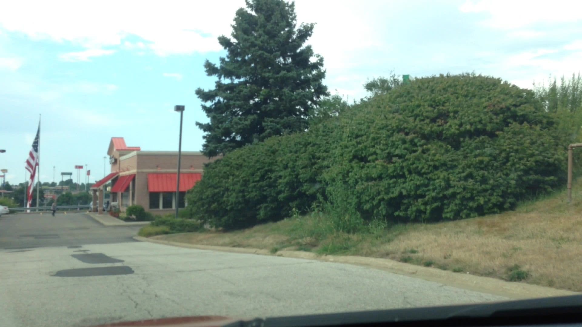Street view near Days Inn, Portage Lakes — © lvl5 (CC BY-SA · Mapillary)