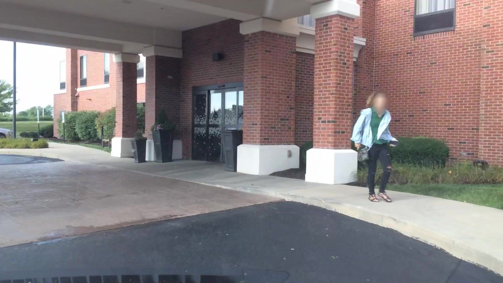 Street view near Hampton Inn by Hilton, Stow — © lvl5 (CC BY-SA · Mapillary)