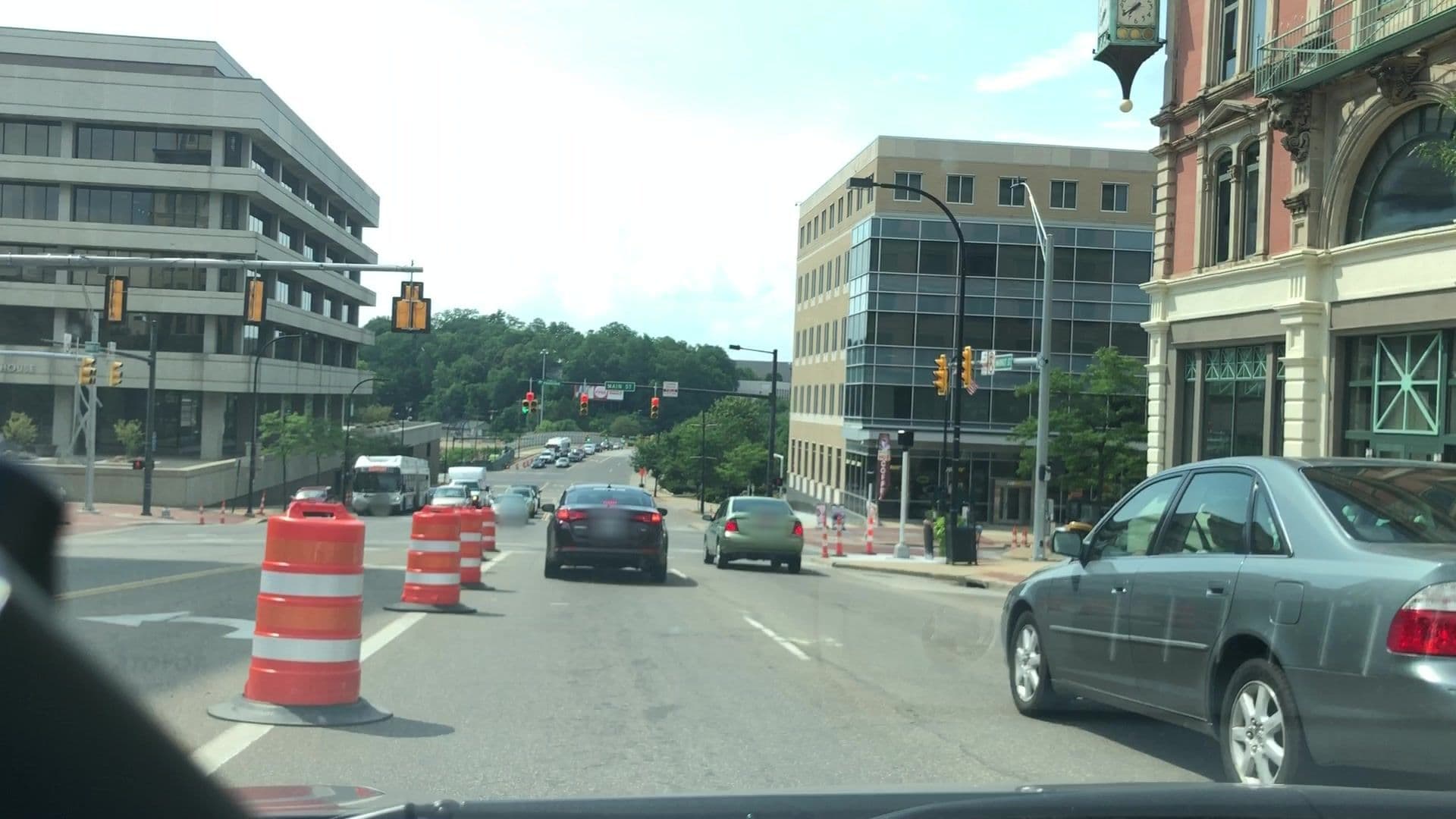 Street view near Hobo Jungle Behind Musica, Akron — © lvl5 (CC BY-SA · Mapillary)