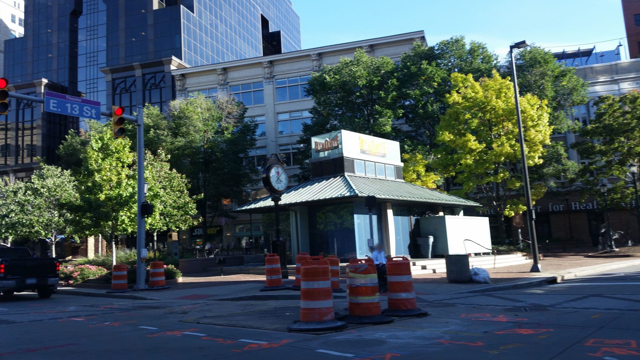Street view near room 612, Cleveland — © skorasaurus (CC BY-SA · Mapillary)