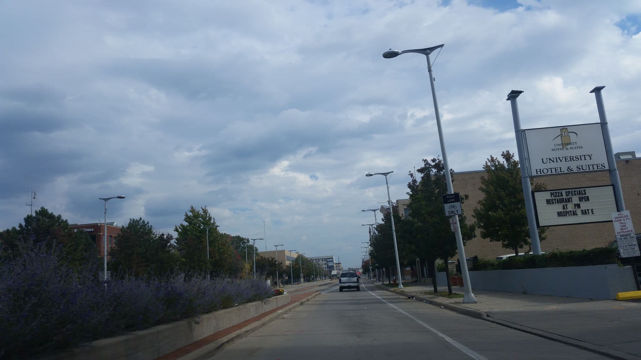 Street view near University Hotel & Suites, Hough — © skorasaurus (CC BY-SA · Mapillary)