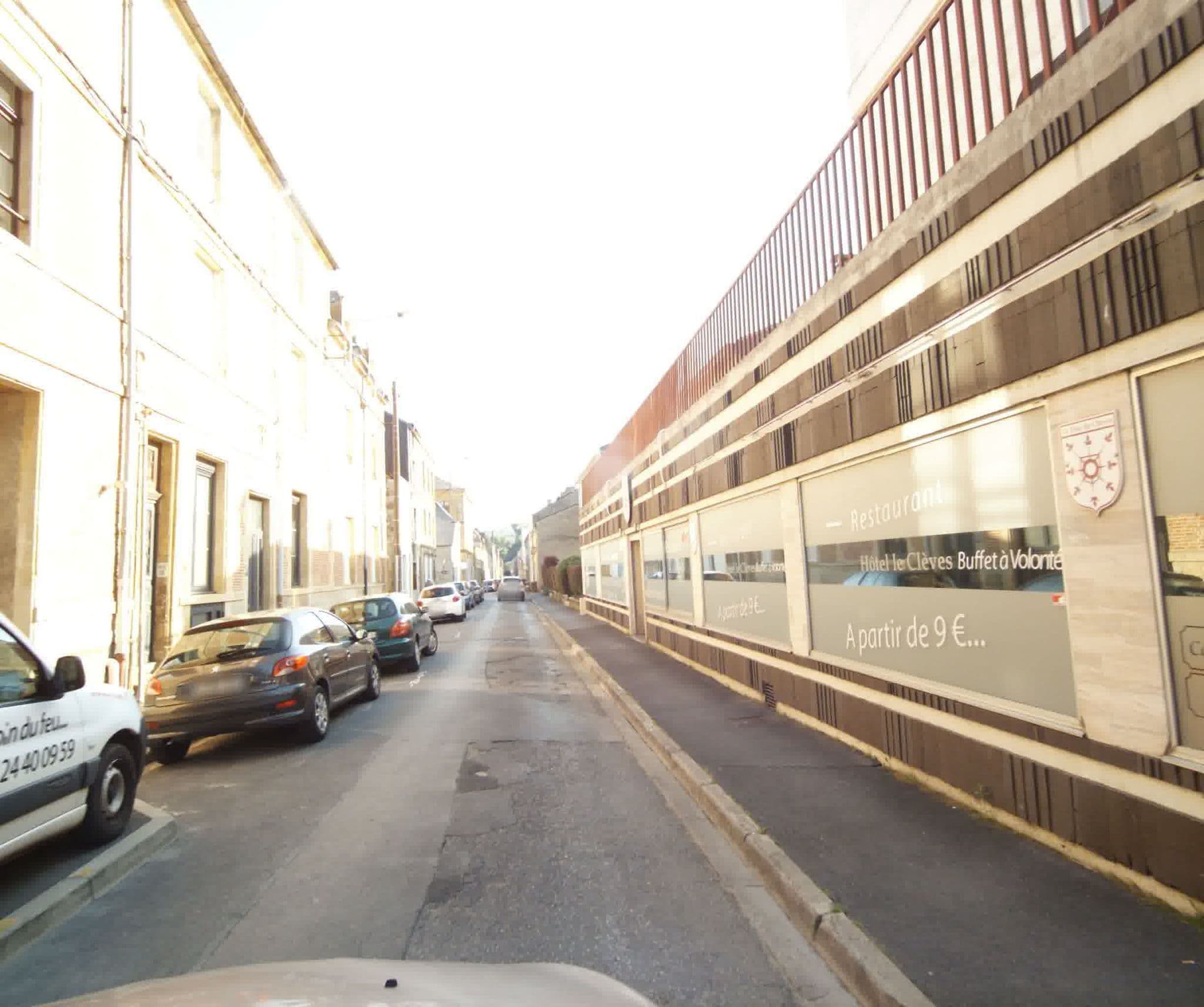 Street view near Le Clèves, Charleville-Mézières — © sogefi (CC BY-SA · Mapillary)