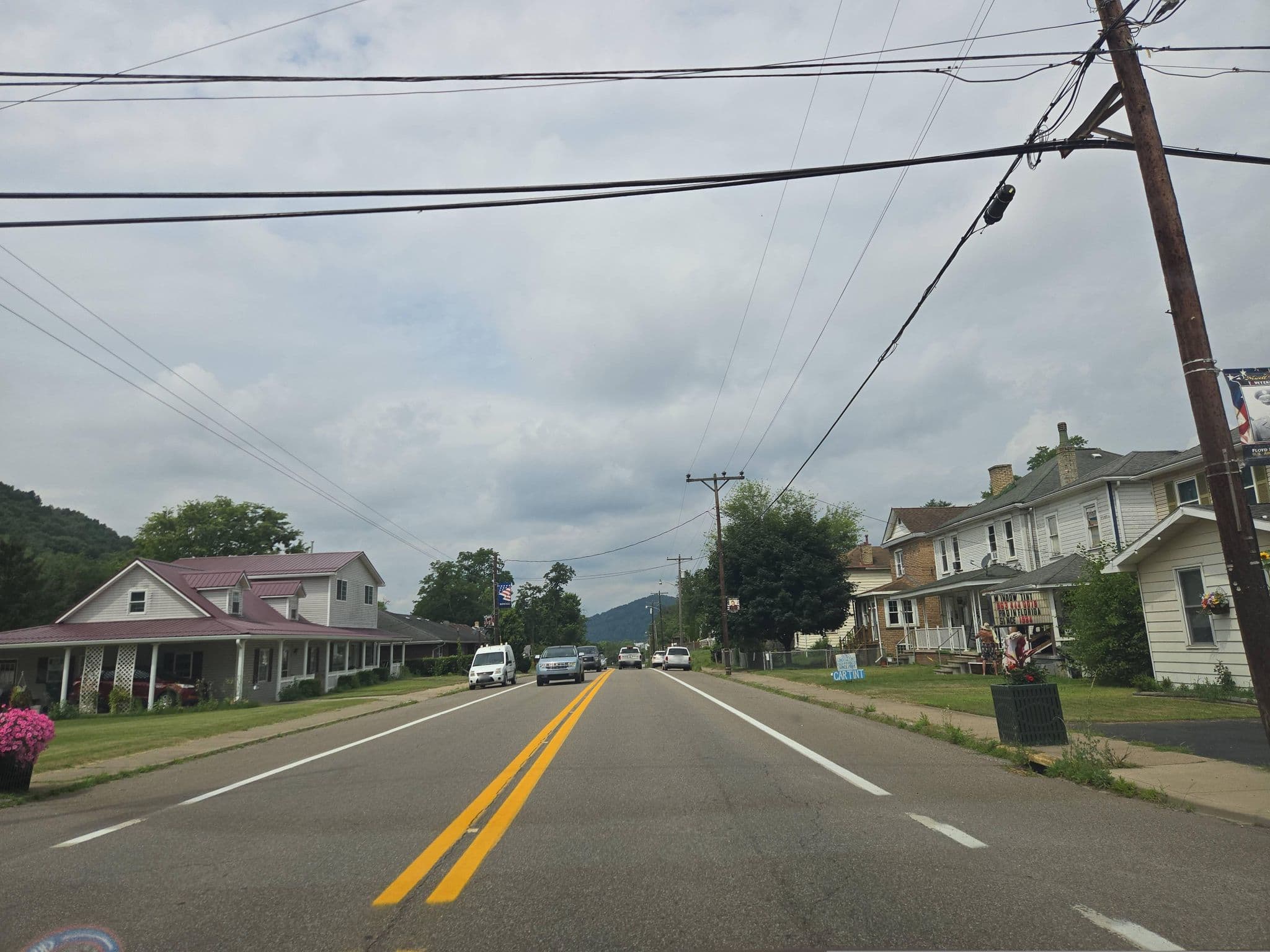 Street view near Mountaineer Casino Racetrack & RSRT, Newell — © Montrose_Lyle (CC BY-SA · Mapillary)