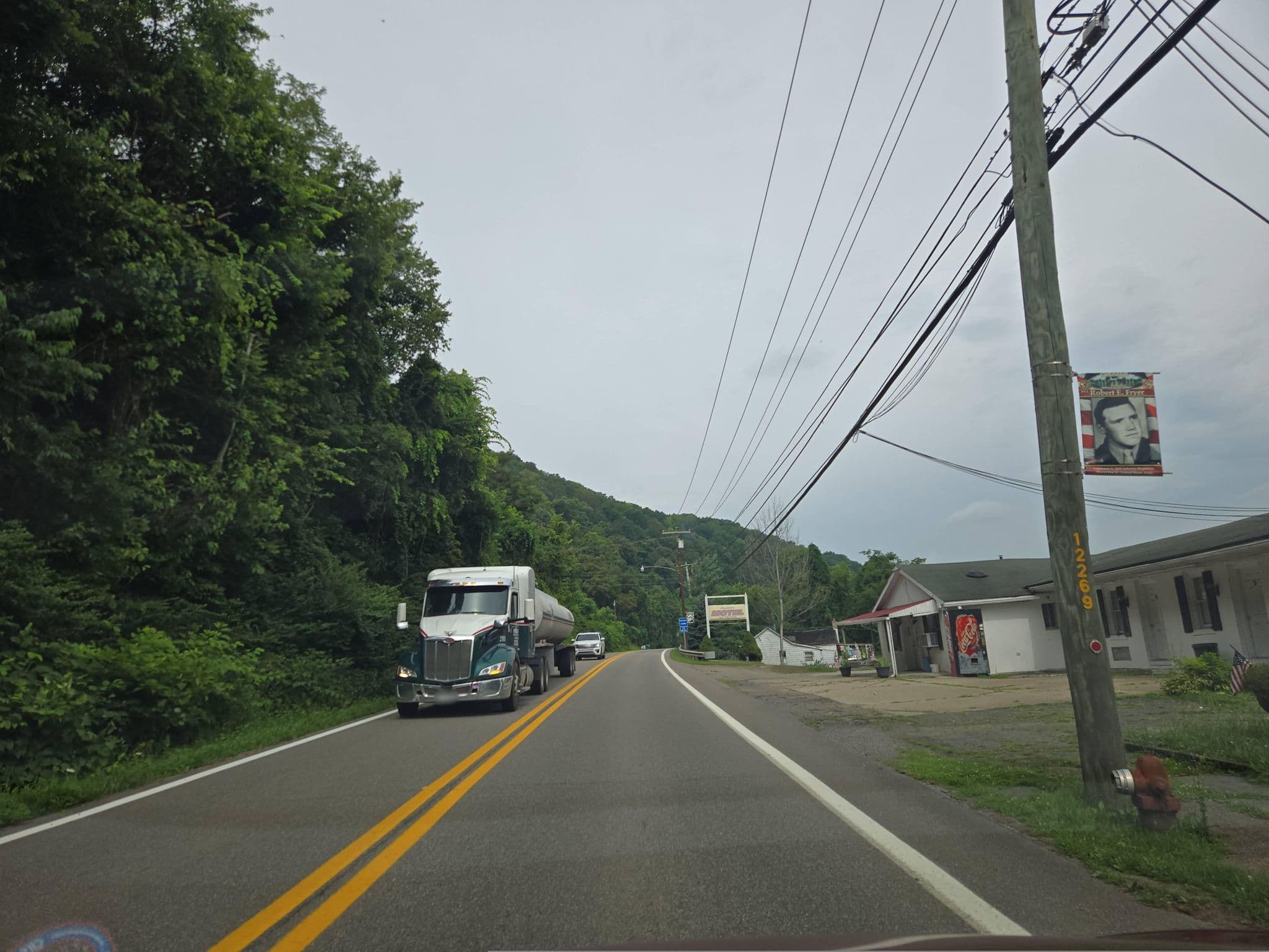 Street view near Andrews Inn Town Motel, East Liverpool — © Montrose_Lyle (CC BY-SA · Mapillary)