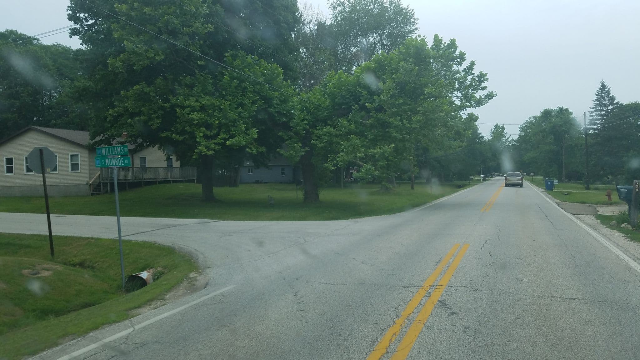Street view near Dirty D's, Tallmadge — © jbthemilker (CC BY-SA · Mapillary)