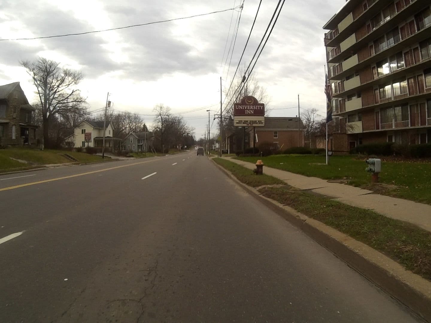 Street view near University Inn, Munroe Falls — © pkoby (CC BY-SA · Mapillary)